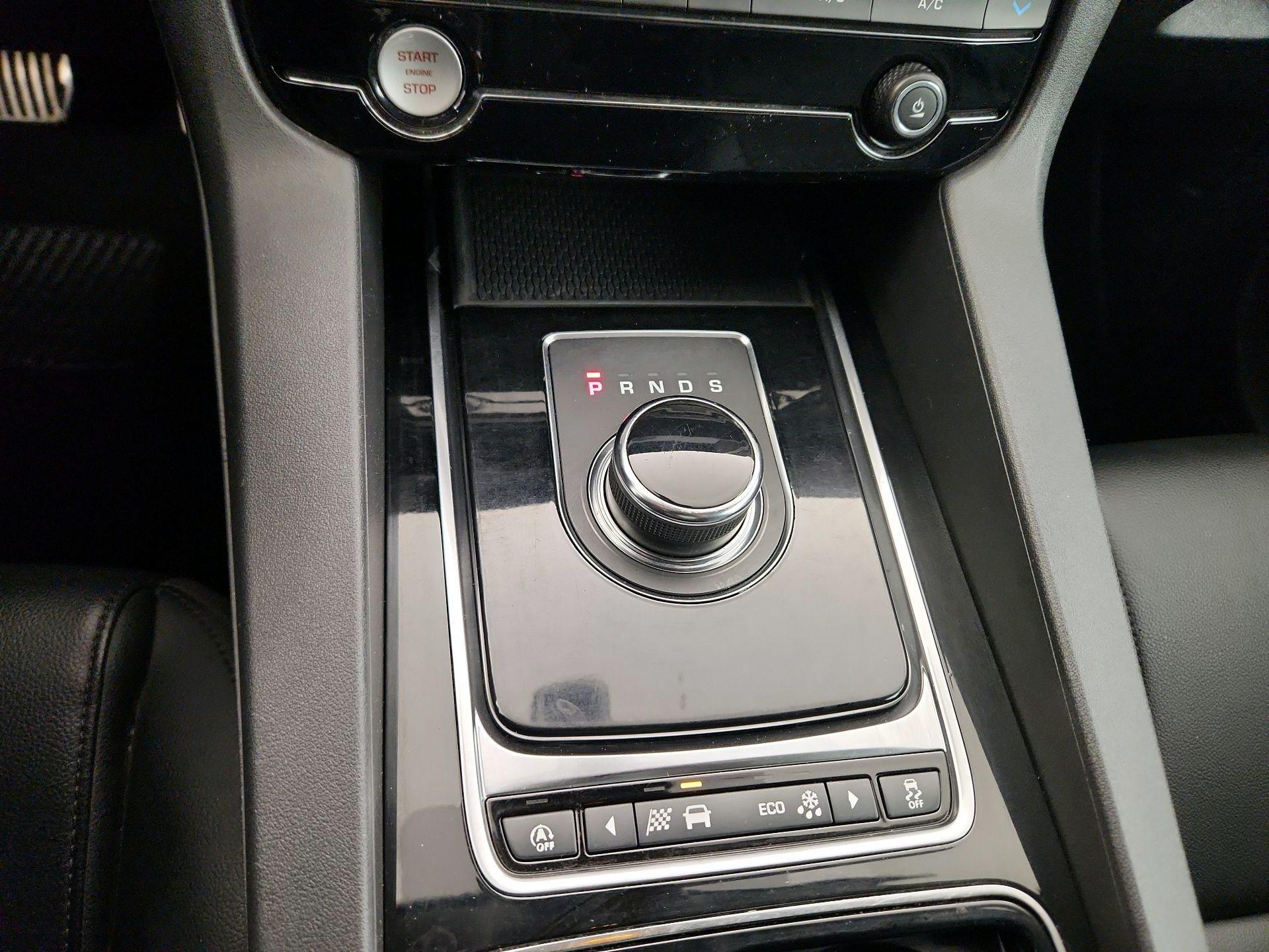 Thumbnail: 2019 Jaguar F-Pace - 17