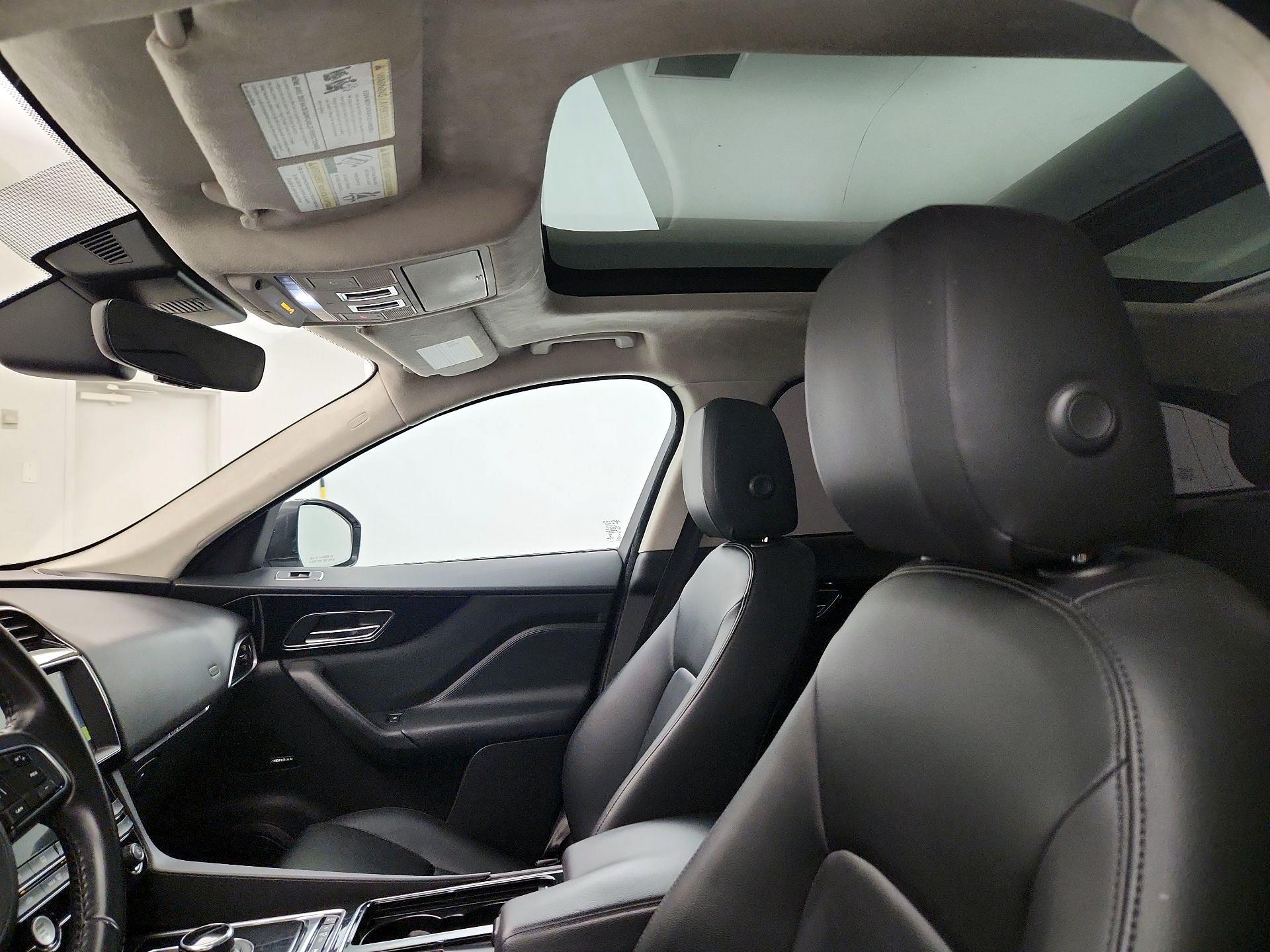 Thumbnail: 2019 Jaguar F-Pace - 18