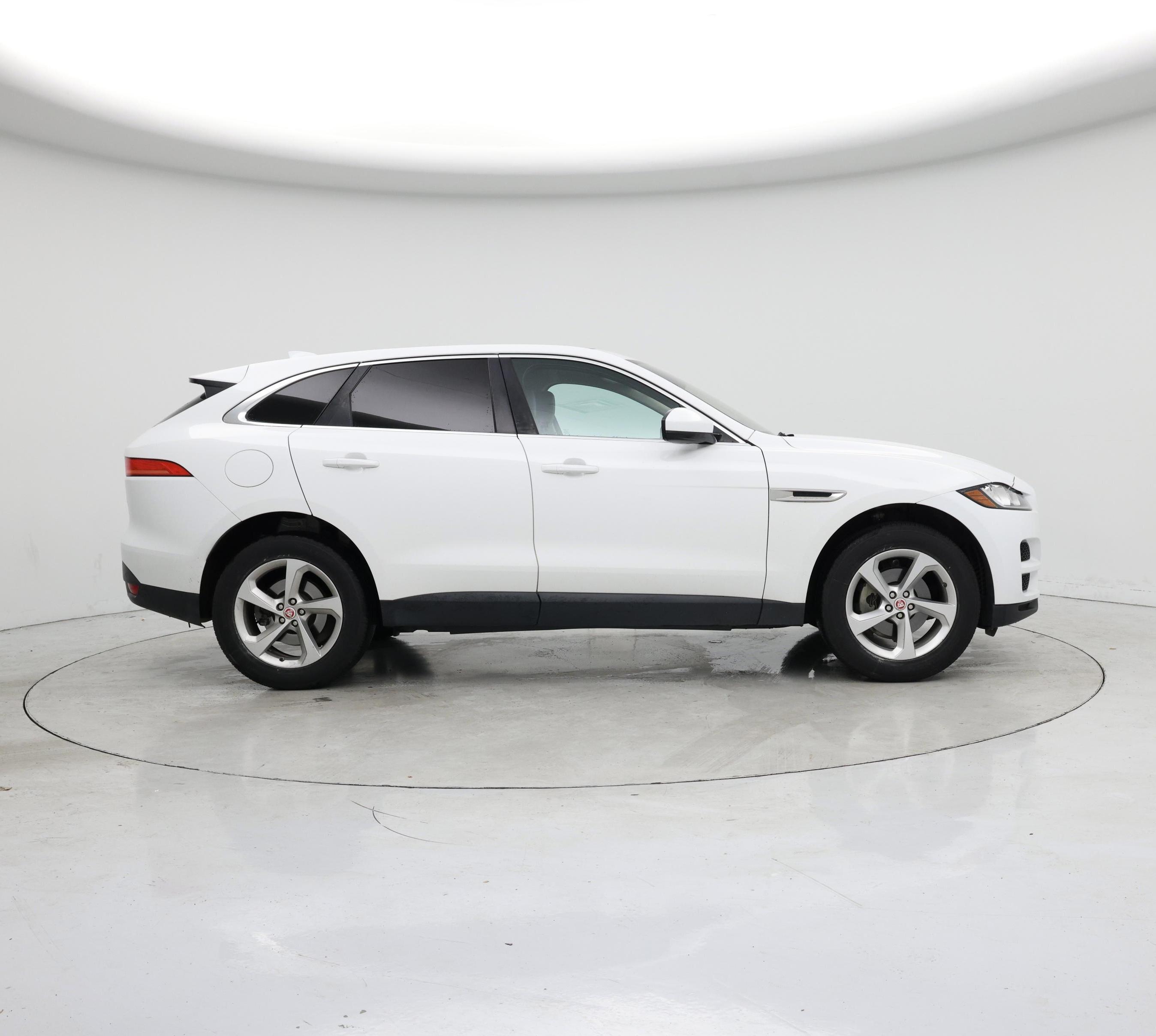 Thumbnail: 2019 Jaguar F-Pace - 7