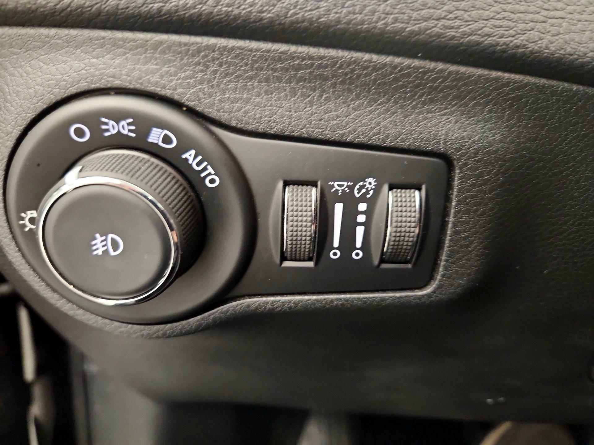 Thumbnail: 2018 Jeep Compass - 13