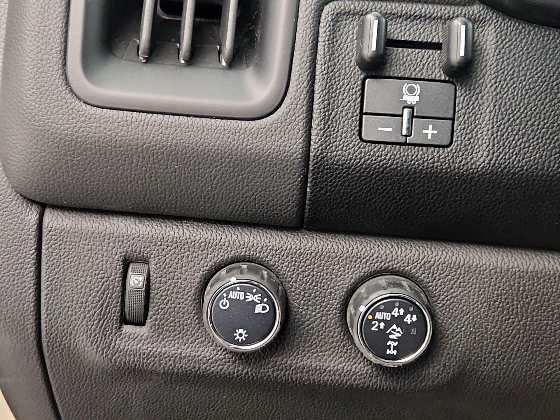 Thumbnail: 2022 Chevrolet Colorado - 13