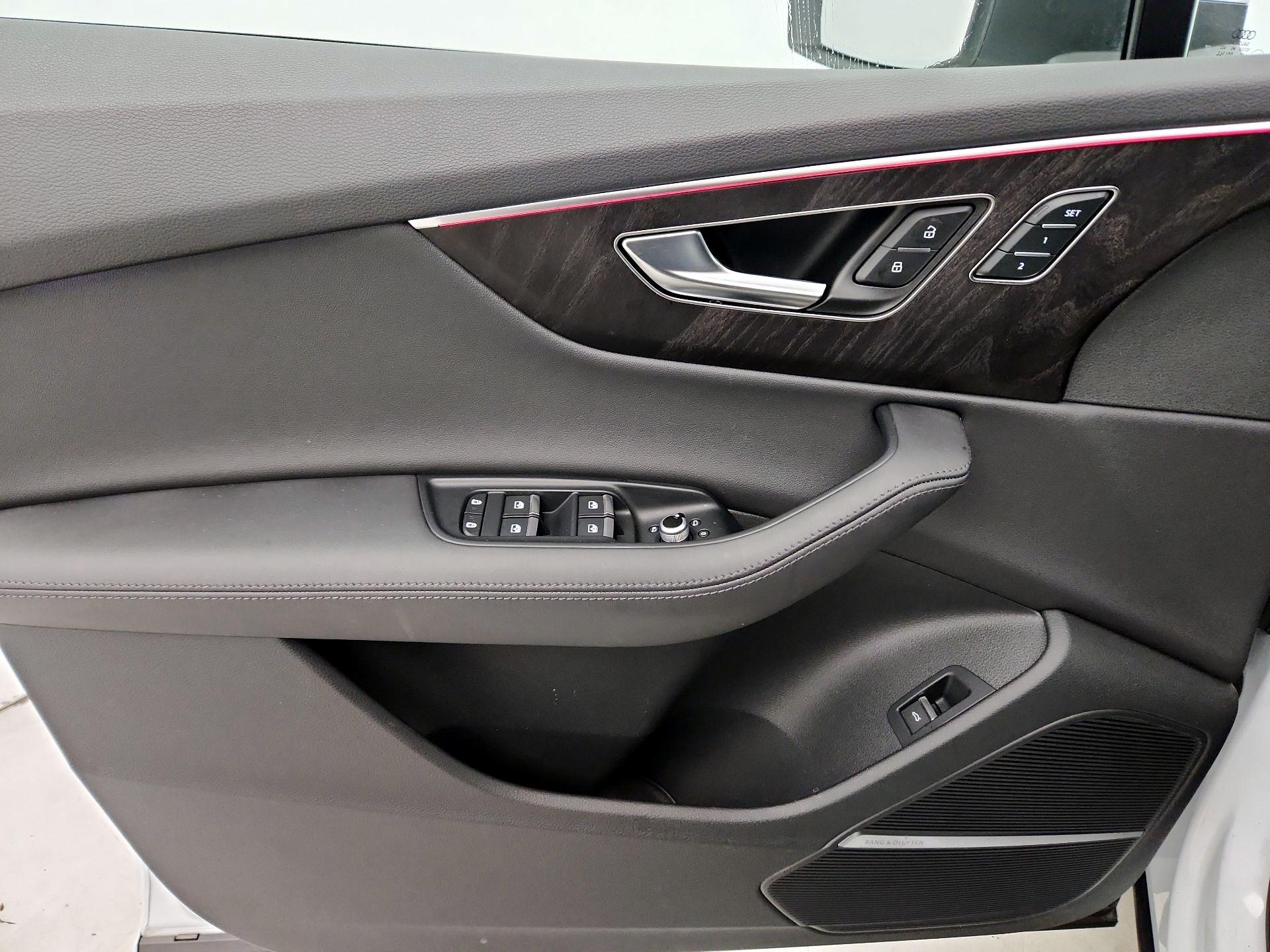 Thumbnail: 2023 Audi Q7 - 12