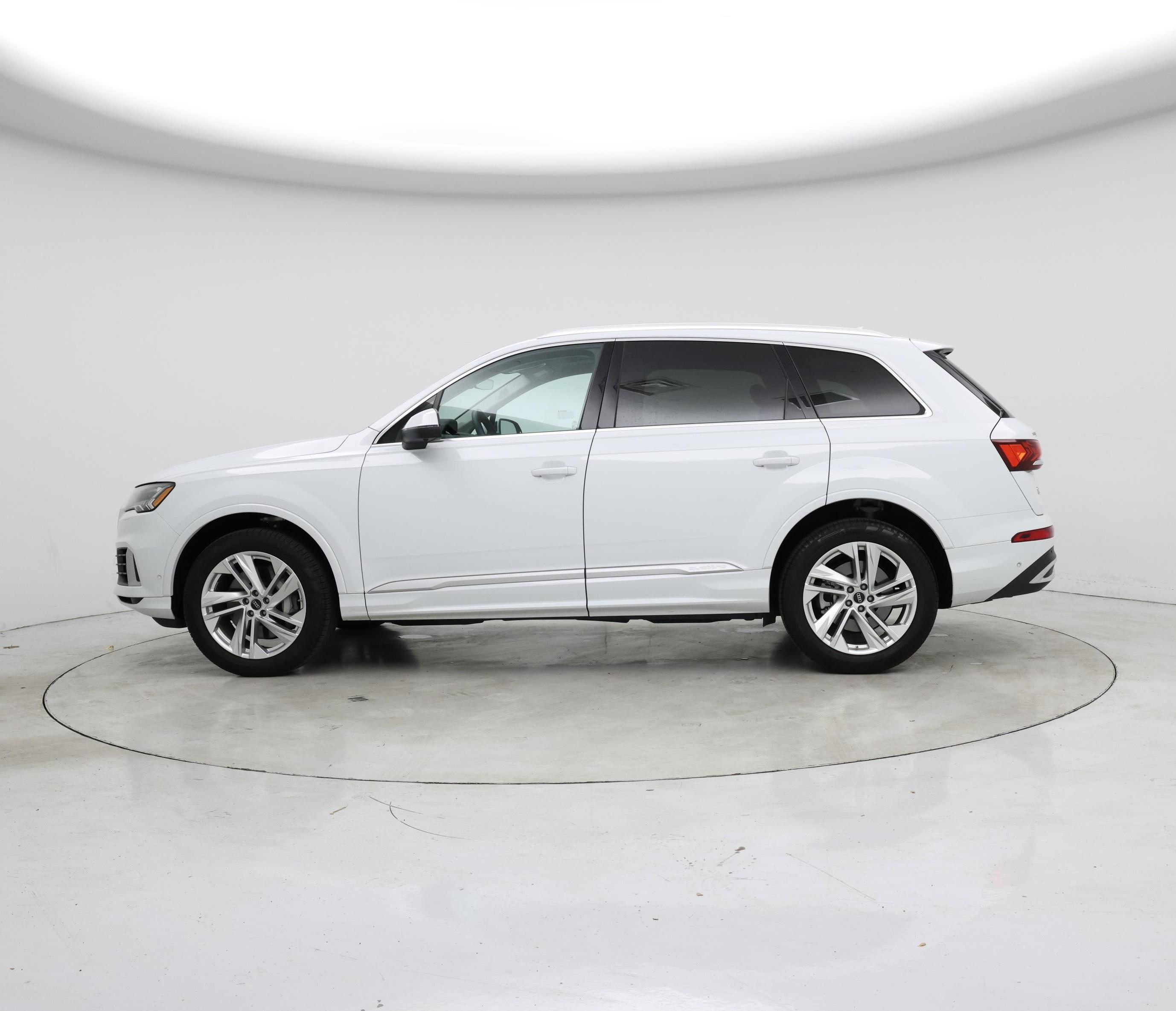 Thumbnail: 2023 Audi Q7 - 3