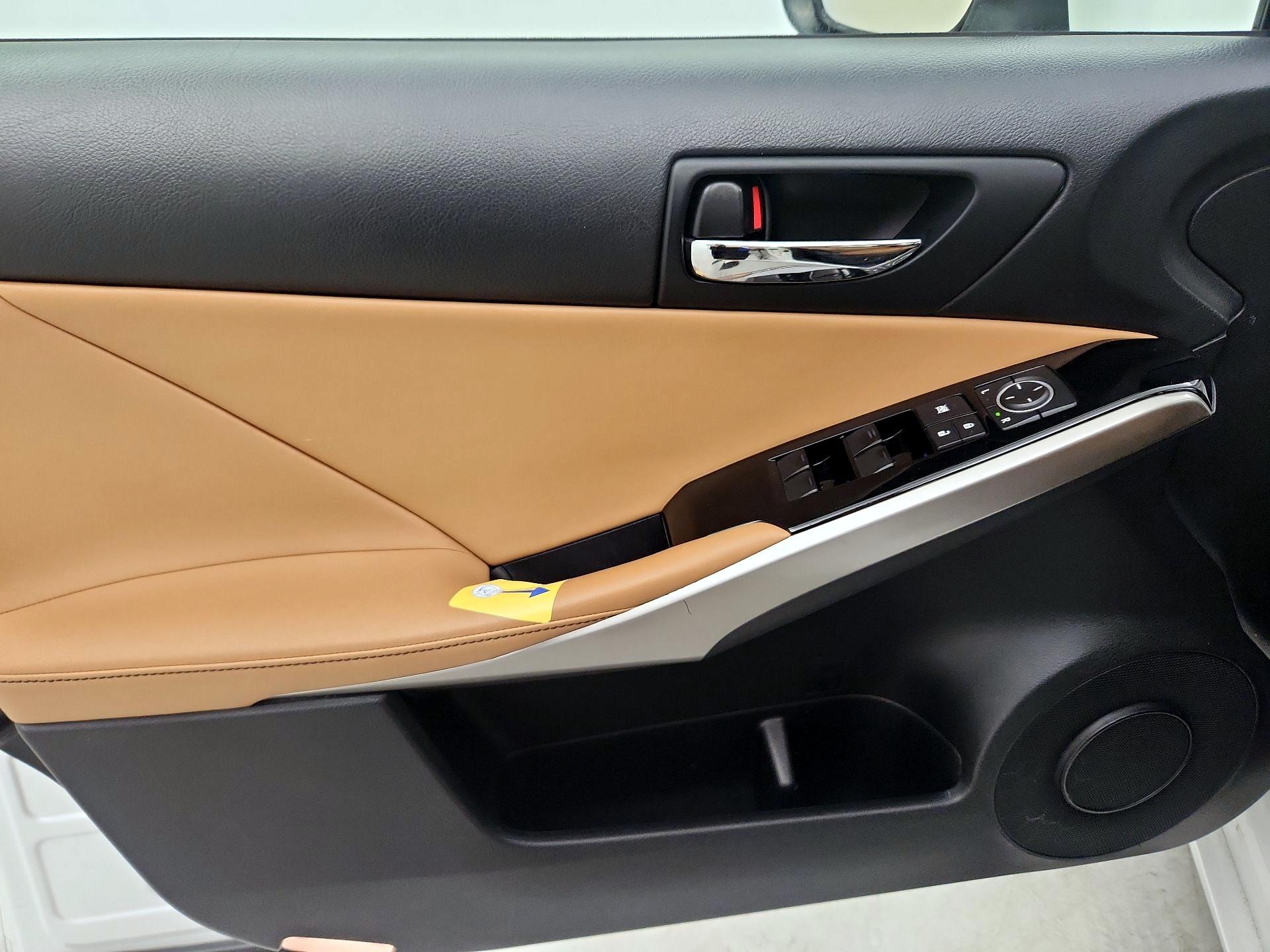 Thumbnail: 2016 Lexus IS - 12