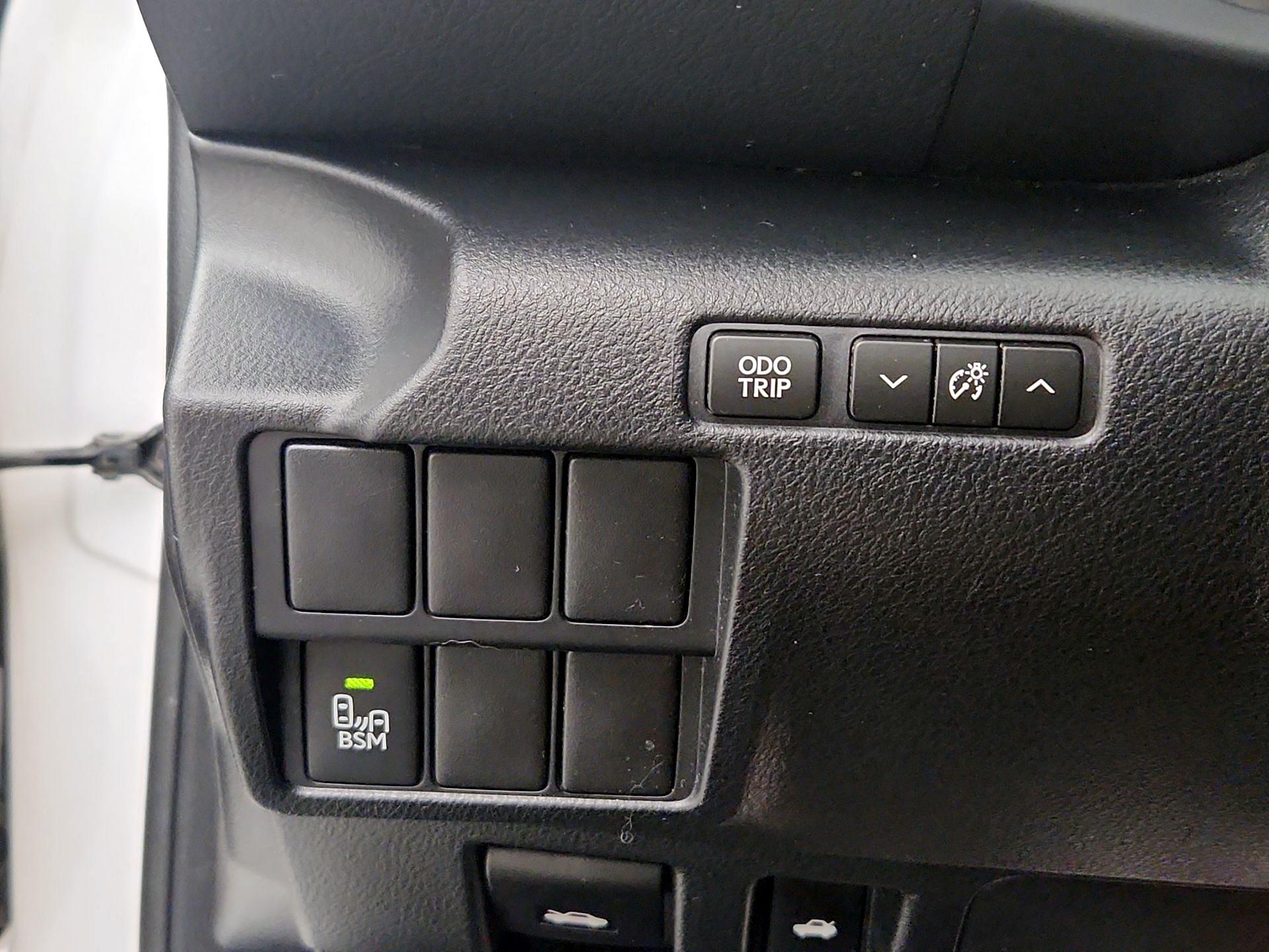 Thumbnail: 2016 Lexus IS - 13