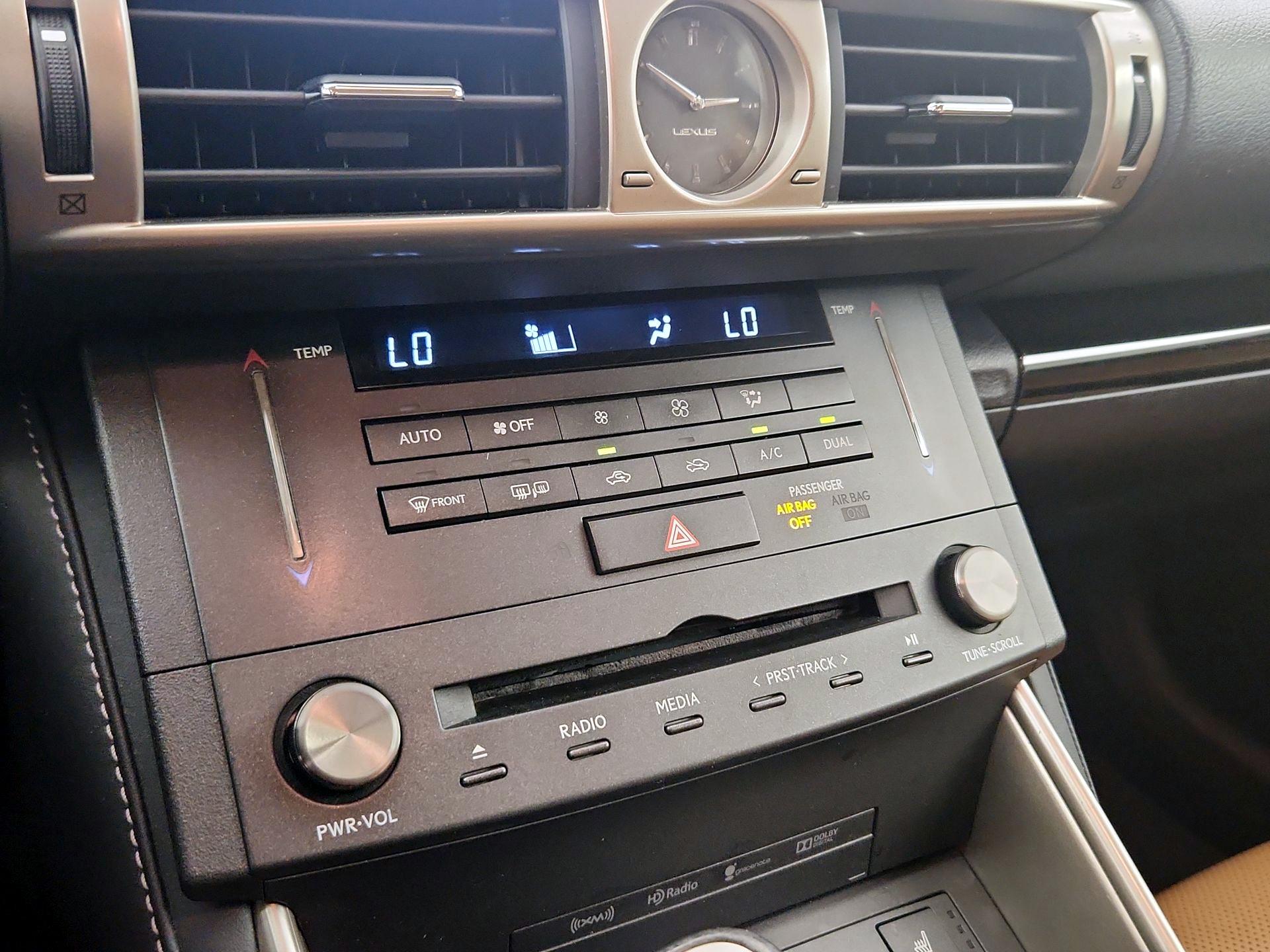 Thumbnail: 2016 Lexus IS - 17