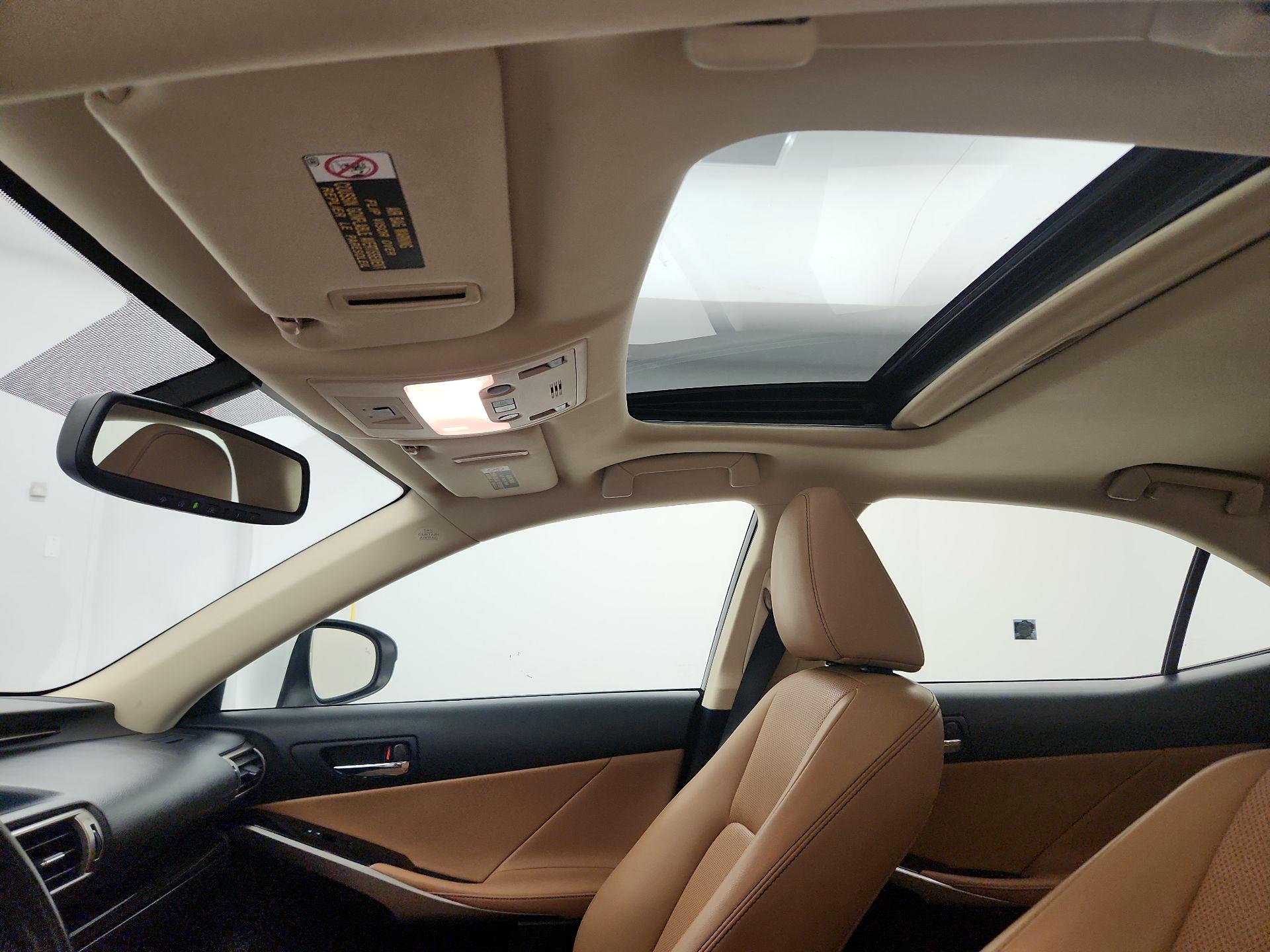 Thumbnail: 2016 Lexus IS - 20