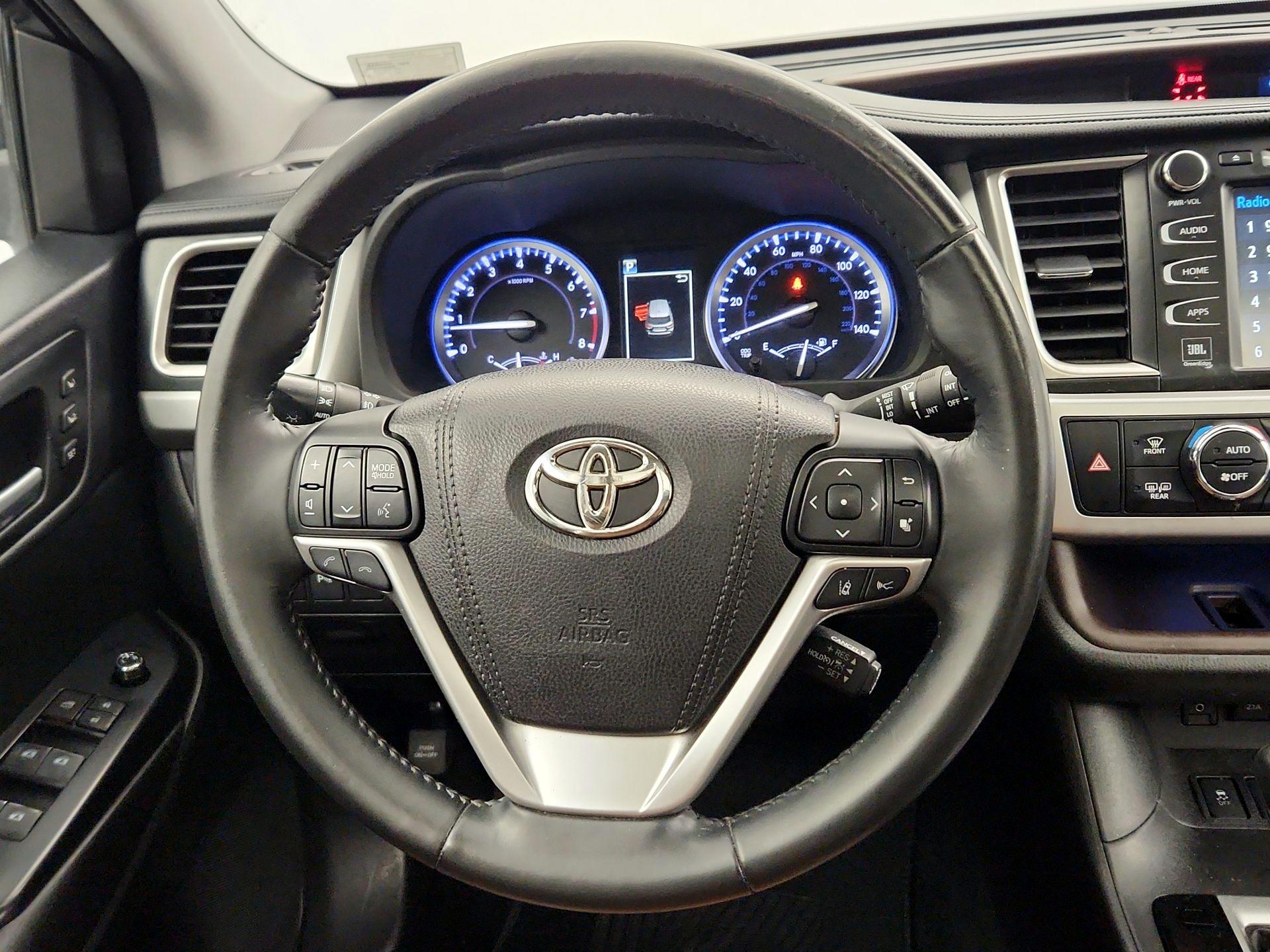 Thumbnail: 2017 Toyota Highlander - 10