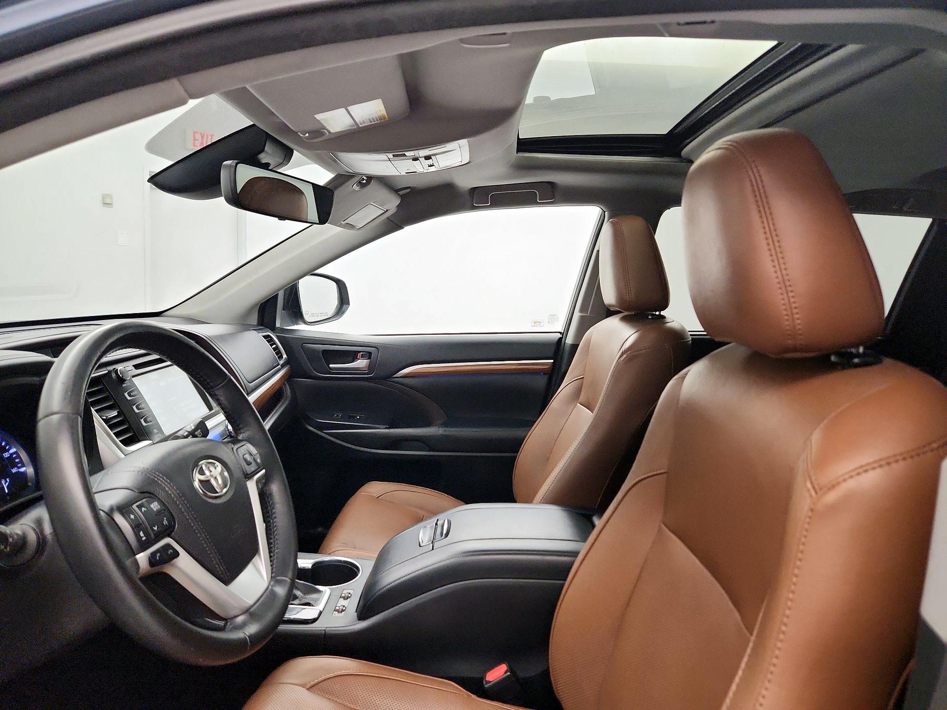 Thumbnail: 2017 Toyota Highlander - 19