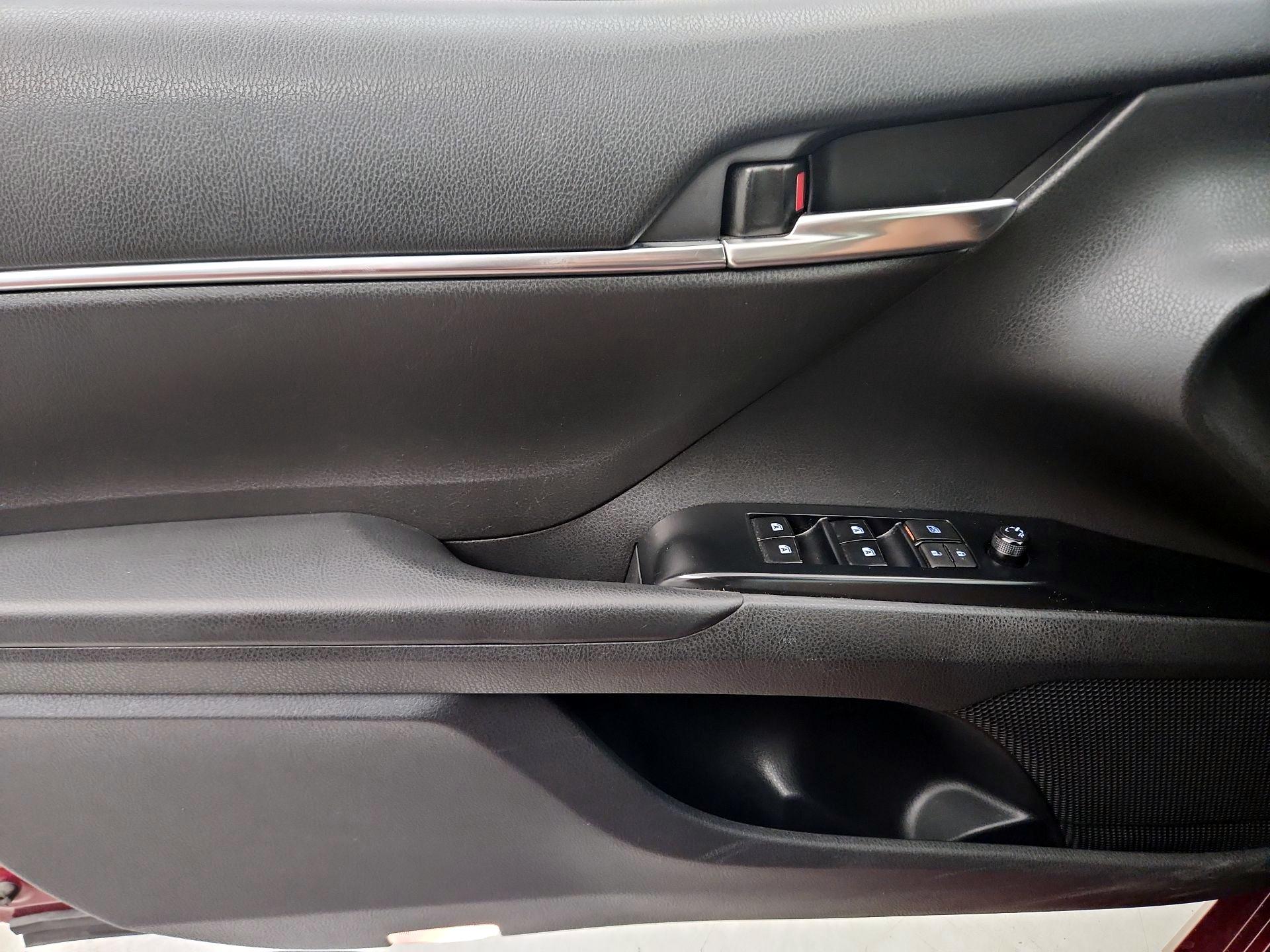 Thumbnail: 2019 Toyota Camry - 12