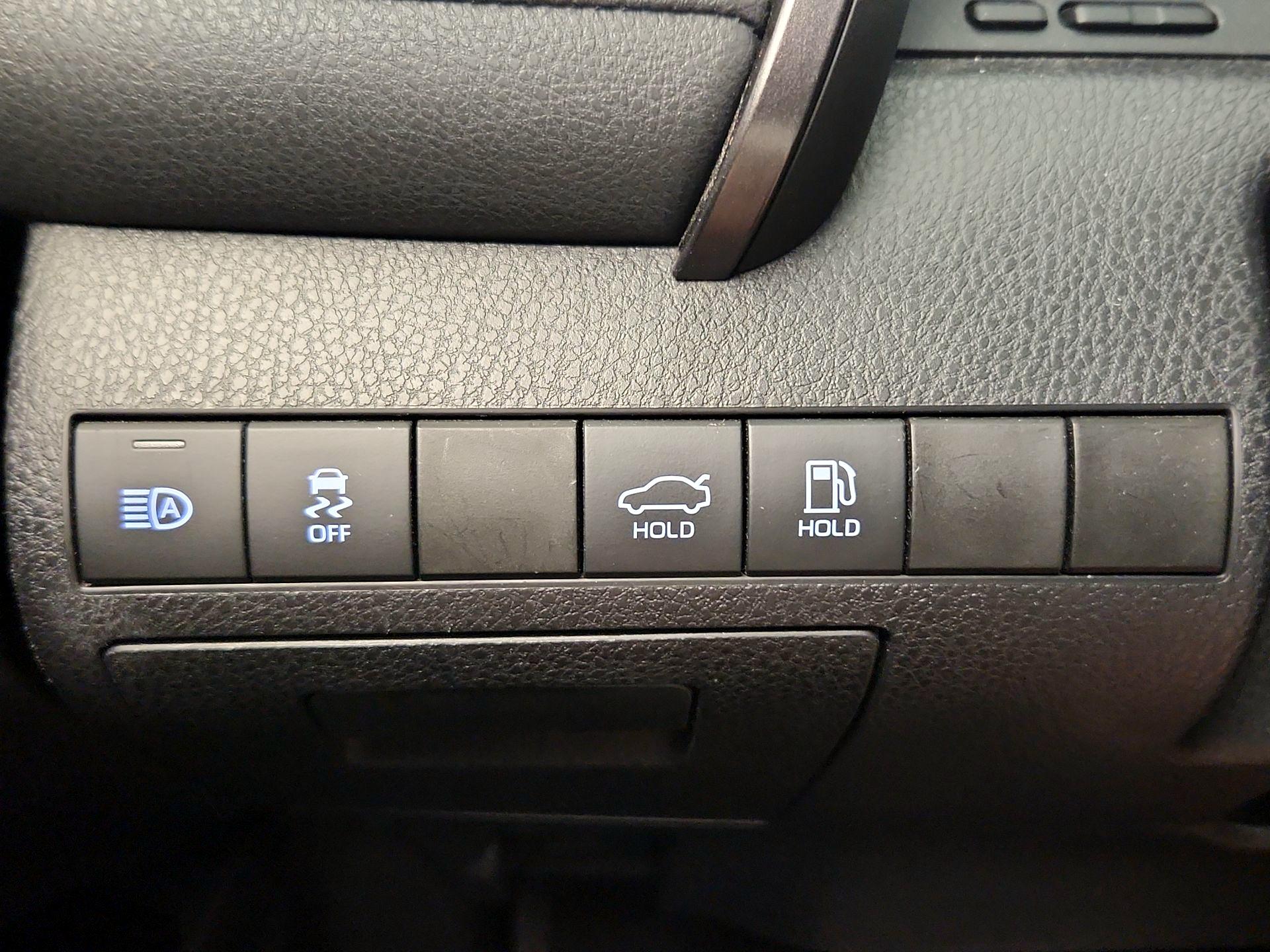 Thumbnail: 2019 Toyota Camry - 13