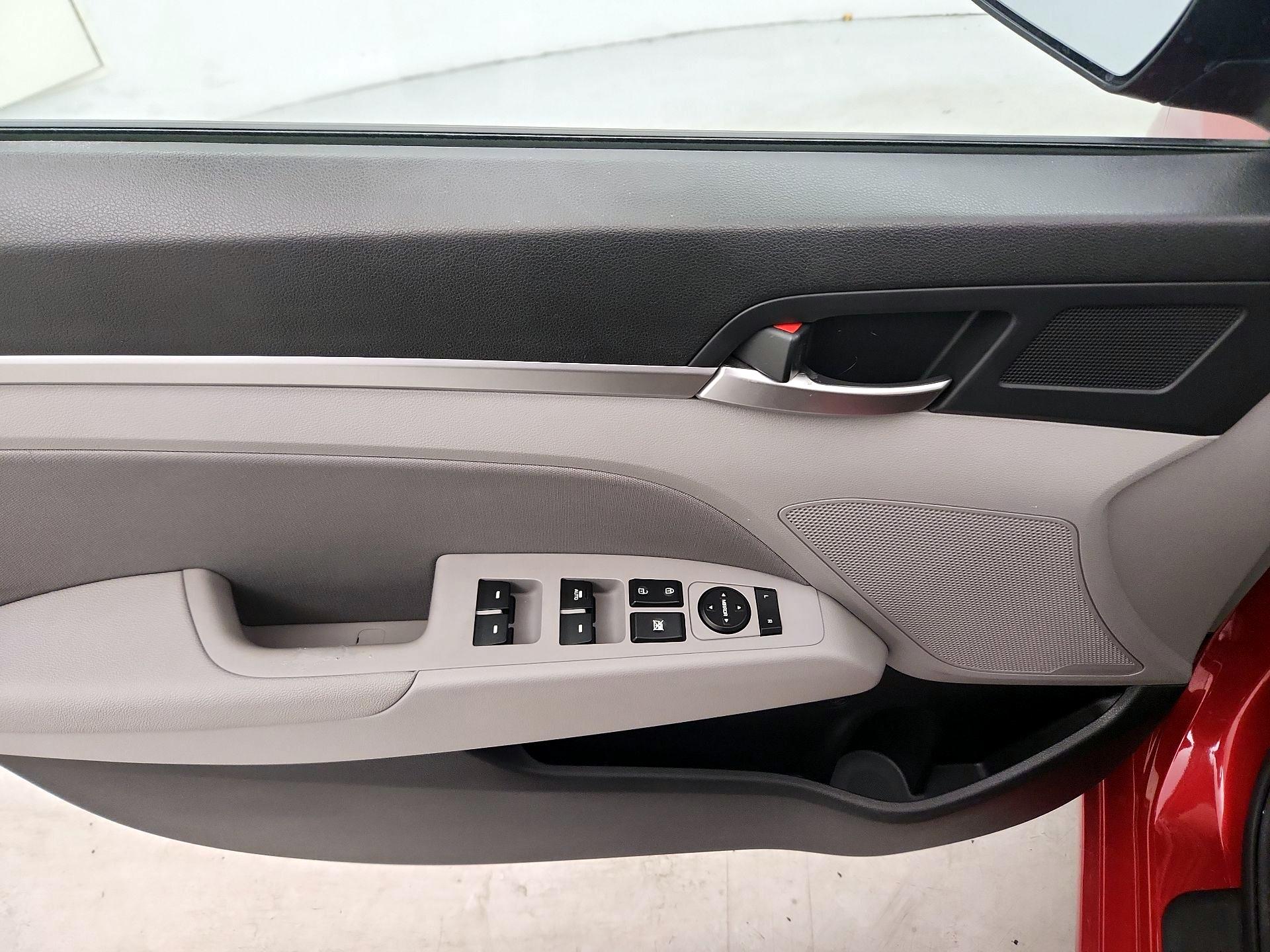 Thumbnail: 2020 Hyundai Elantra - 12