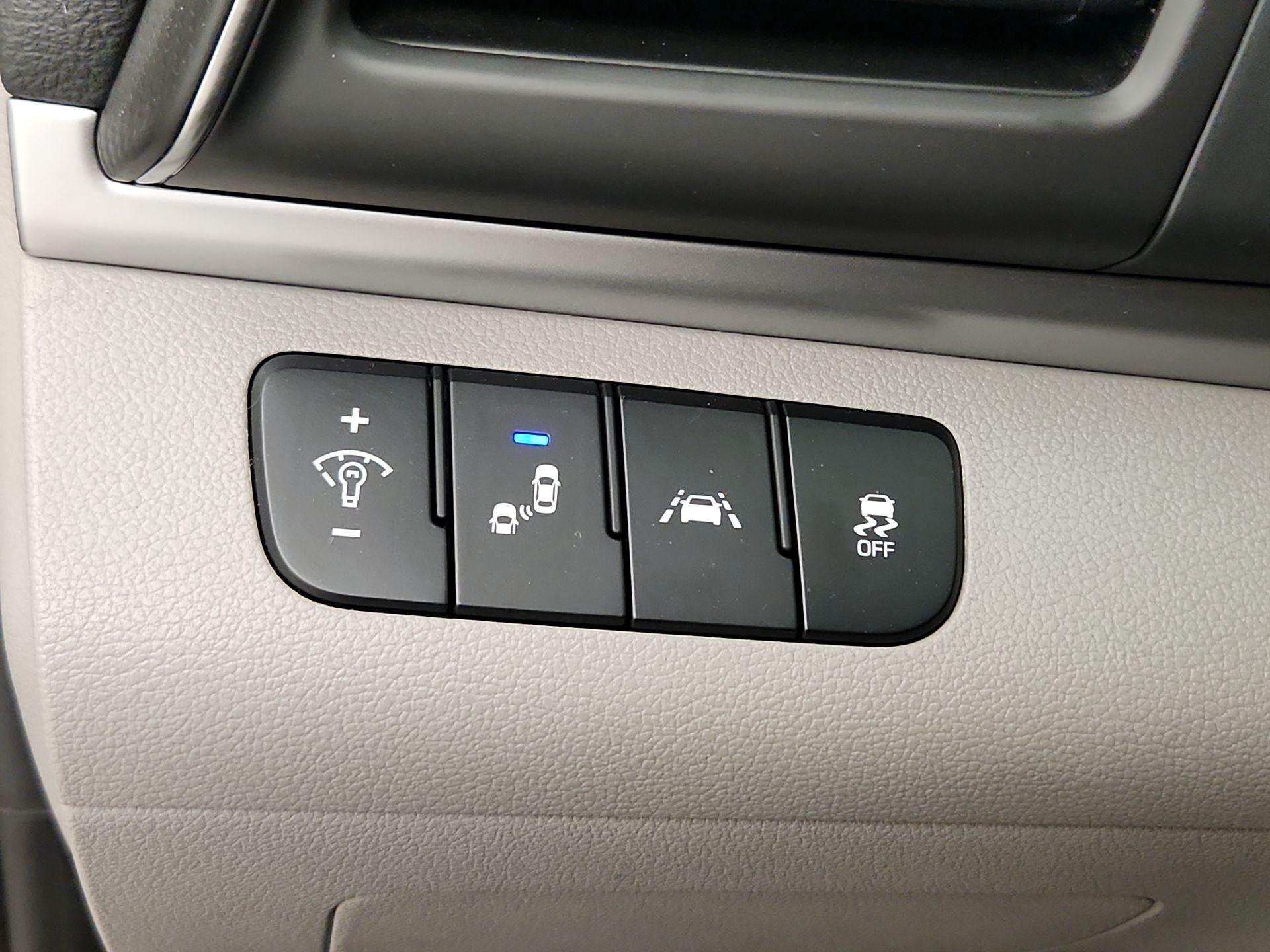 Thumbnail: 2020 Hyundai Elantra - 13