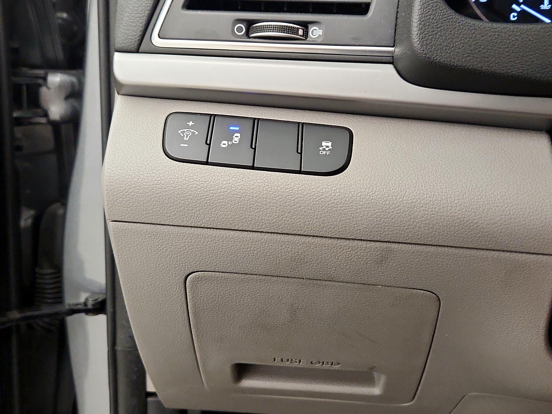 Thumbnail: 2018 Hyundai Elantra - 13