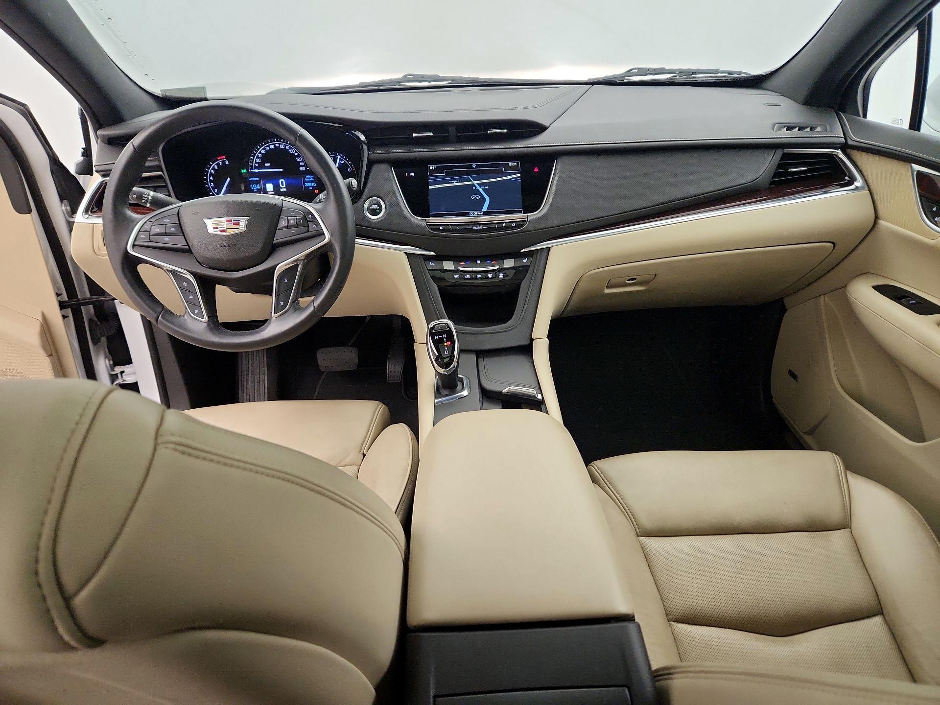 Thumbnail: 2017 Cadillac XT5 - 9