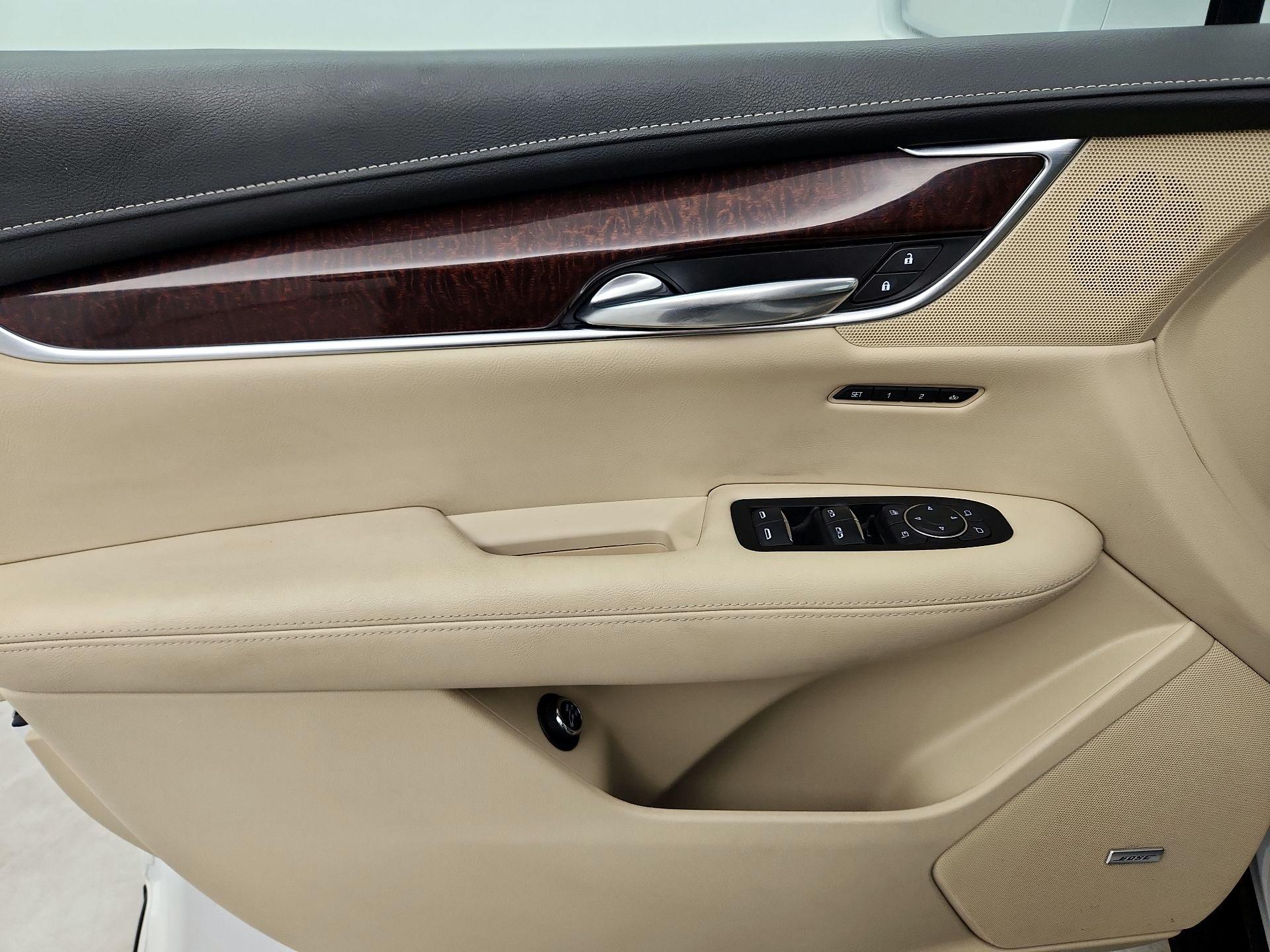 Thumbnail: 2017 Cadillac XT5 - 12