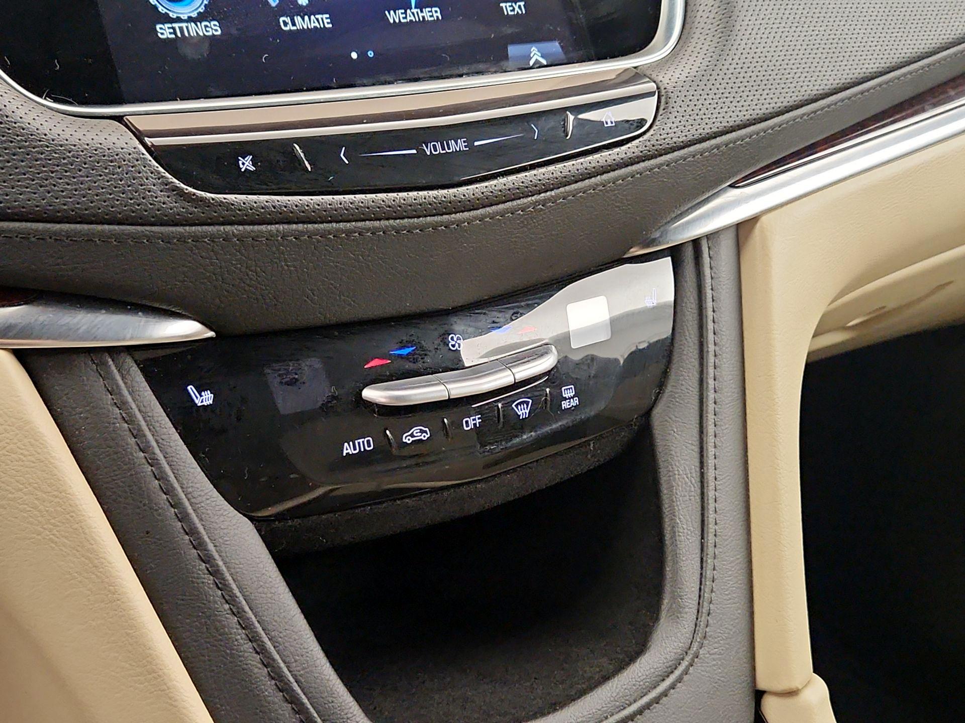 Thumbnail: 2017 Cadillac XT5 - 17