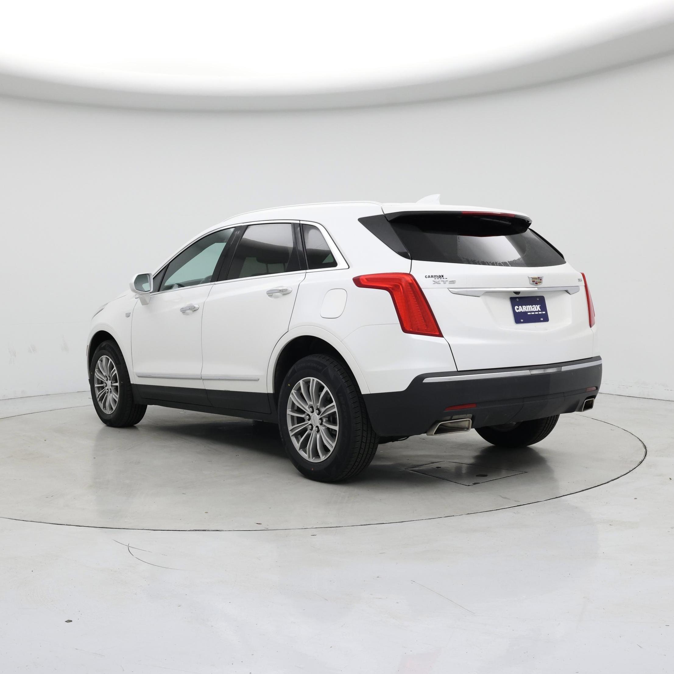 Thumbnail: 2017 Cadillac XT5 - 2