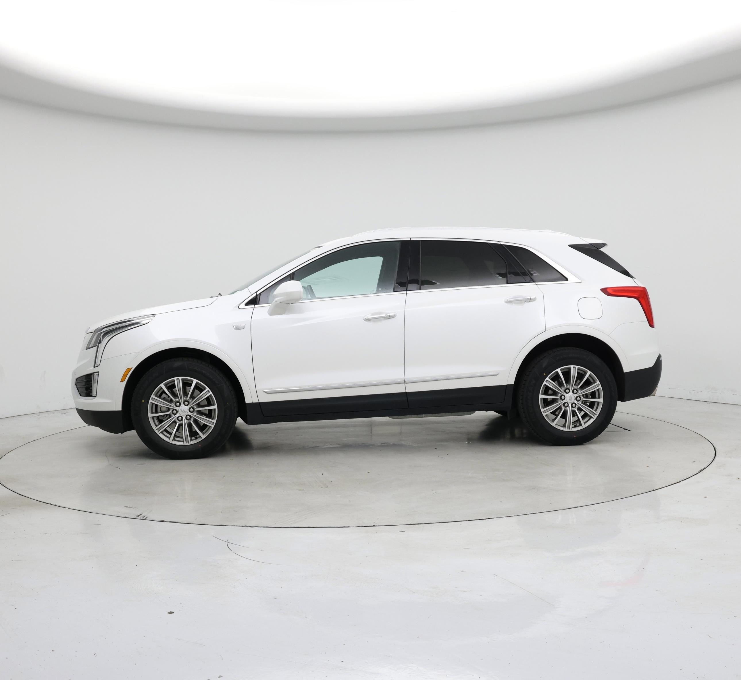 Thumbnail: 2017 Cadillac XT5 - 3