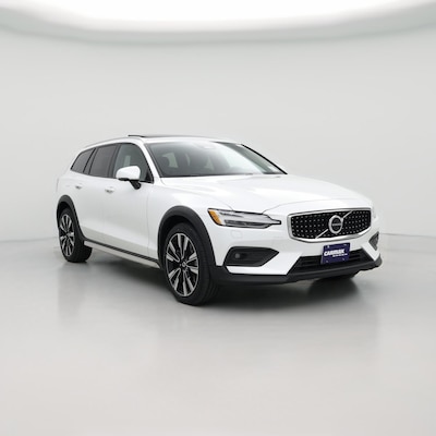 White 2023 Volvo V60 Cross Country B5 Ultimate