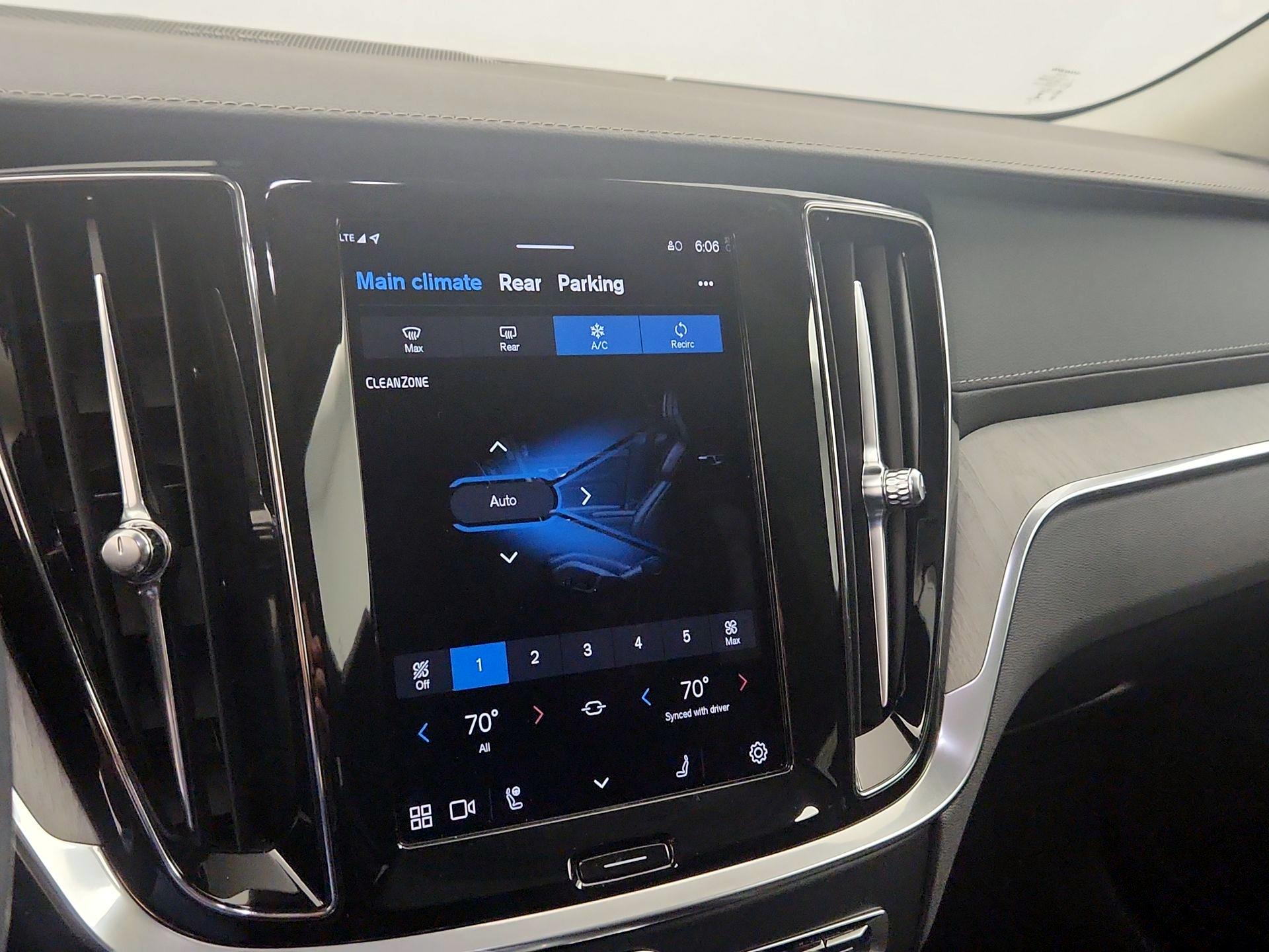 Thumbnail: 2023 Volvo S60 - 17