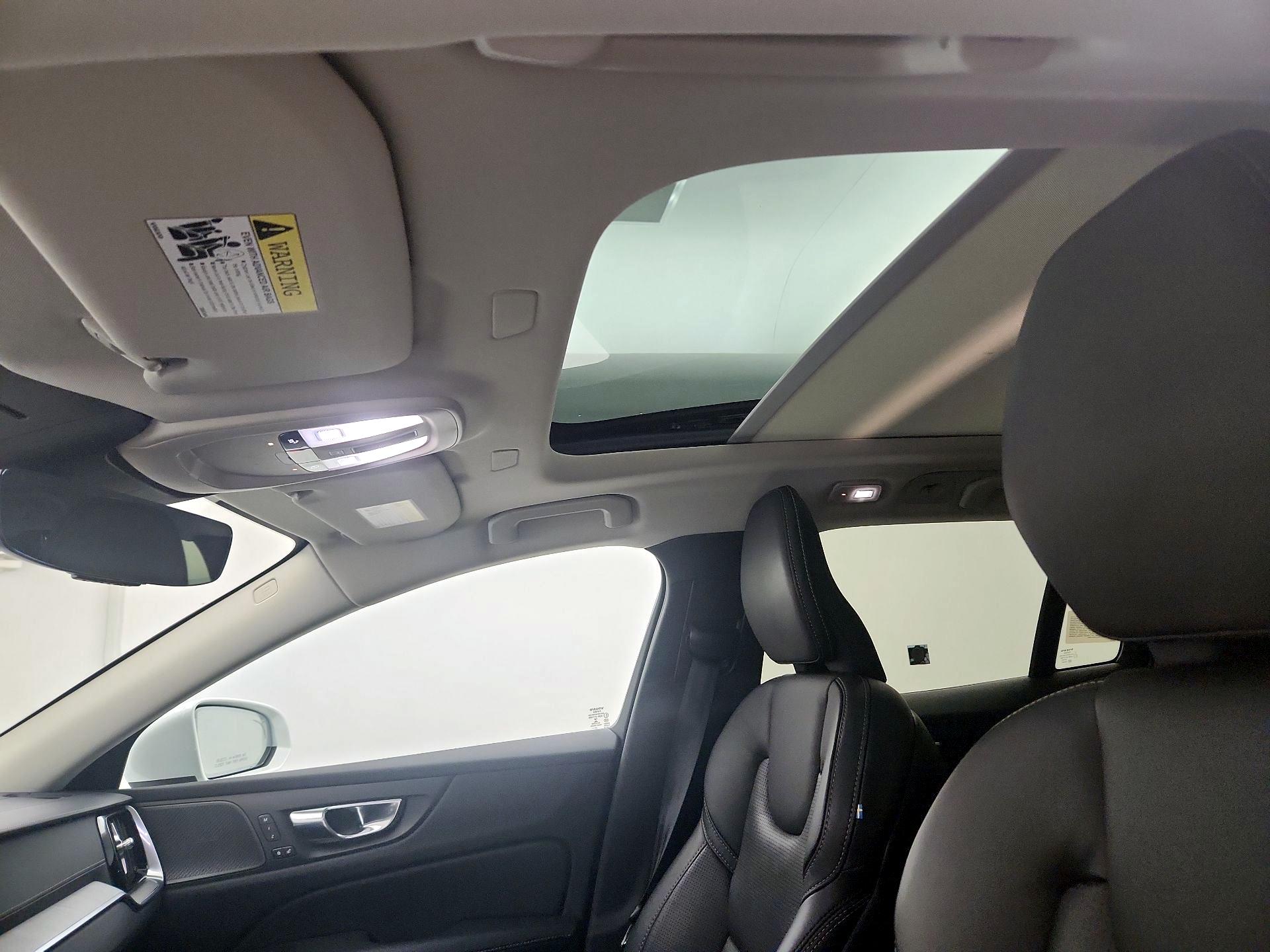 Thumbnail: 2023 Volvo S60 - 20