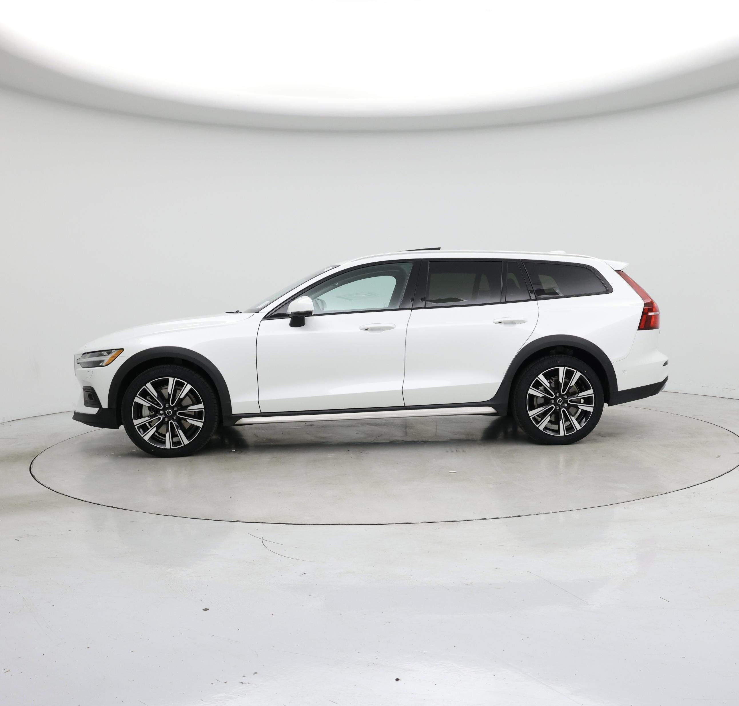 Thumbnail: 2023 Volvo S60 - 3