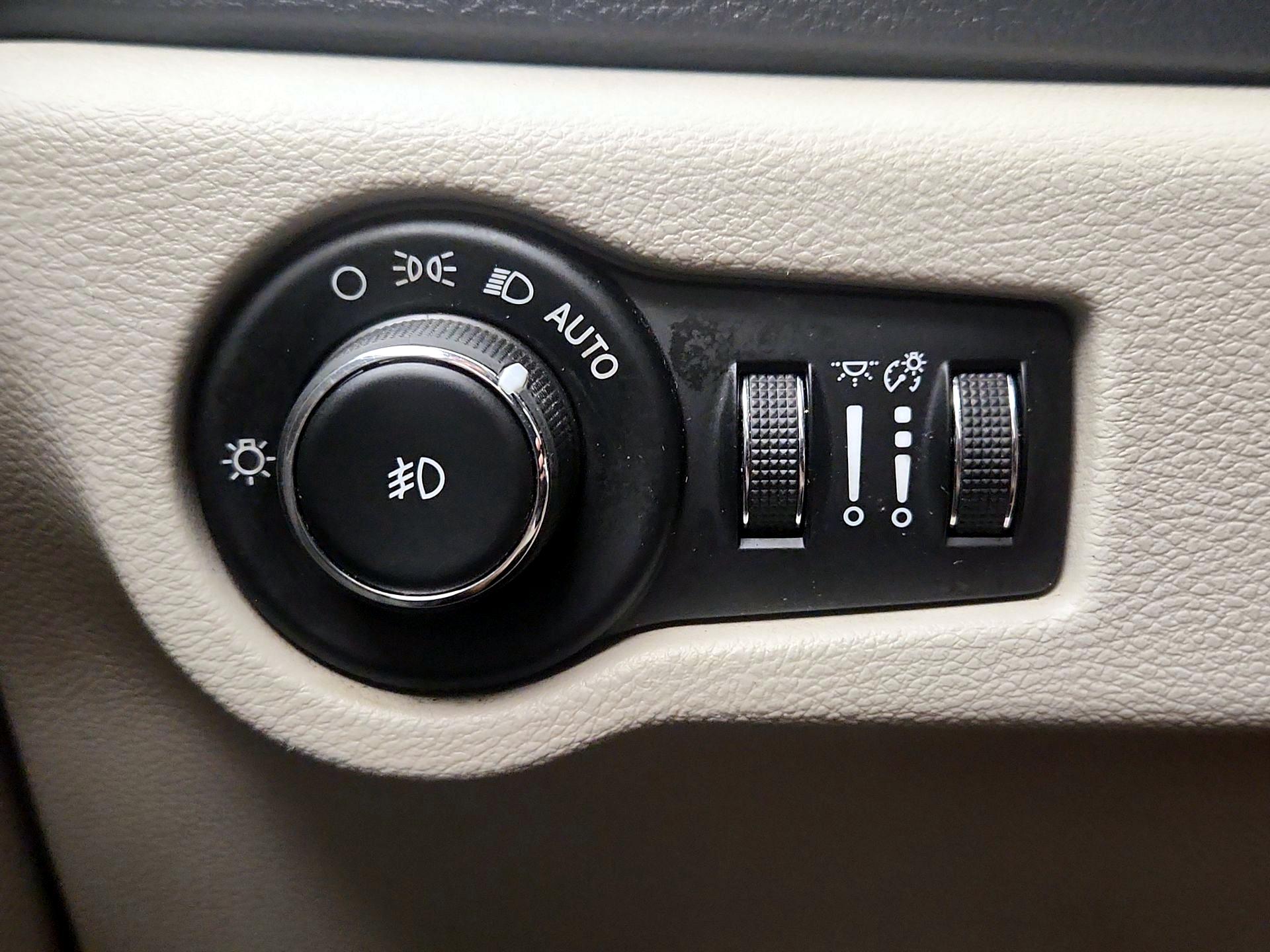 Thumbnail: 2018 Chrysler Pacifica - 13