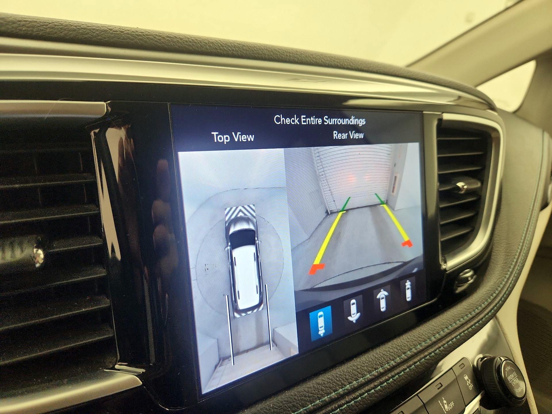 Thumbnail: 2018 Chrysler Pacifica - 15