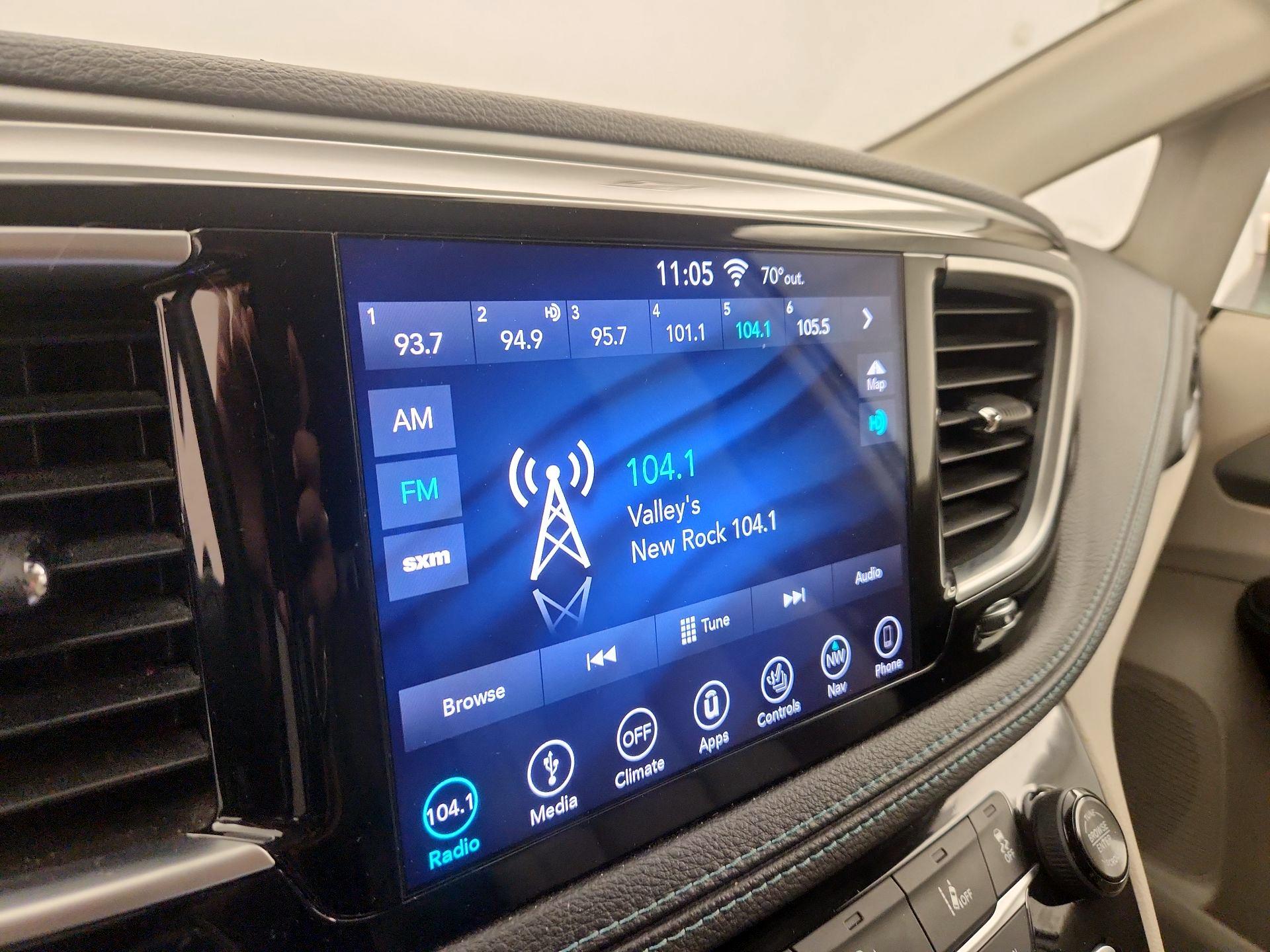 Thumbnail: 2018 Chrysler Pacifica - 16