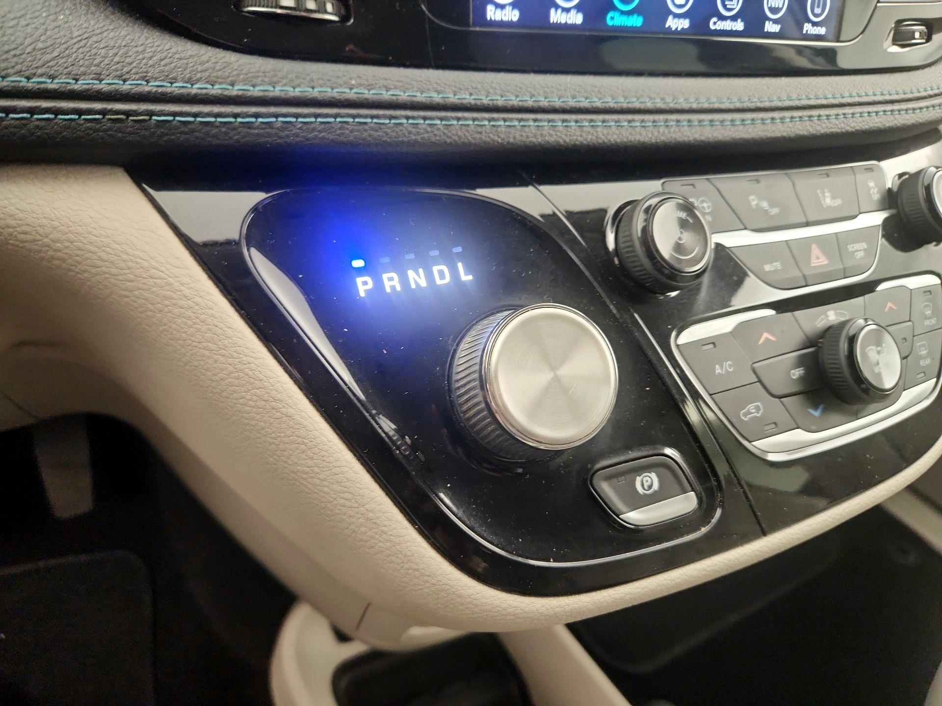 Thumbnail: 2018 Chrysler Pacifica - 18