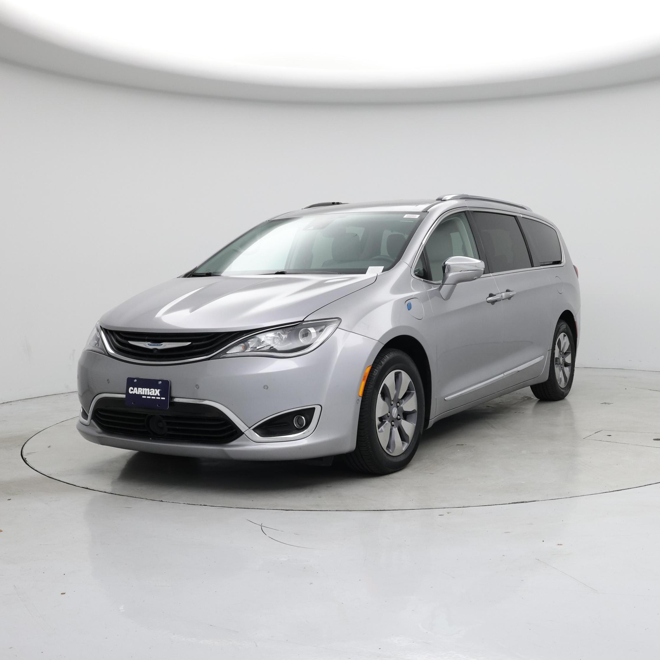 Thumbnail: 2018 Chrysler Pacifica - 4