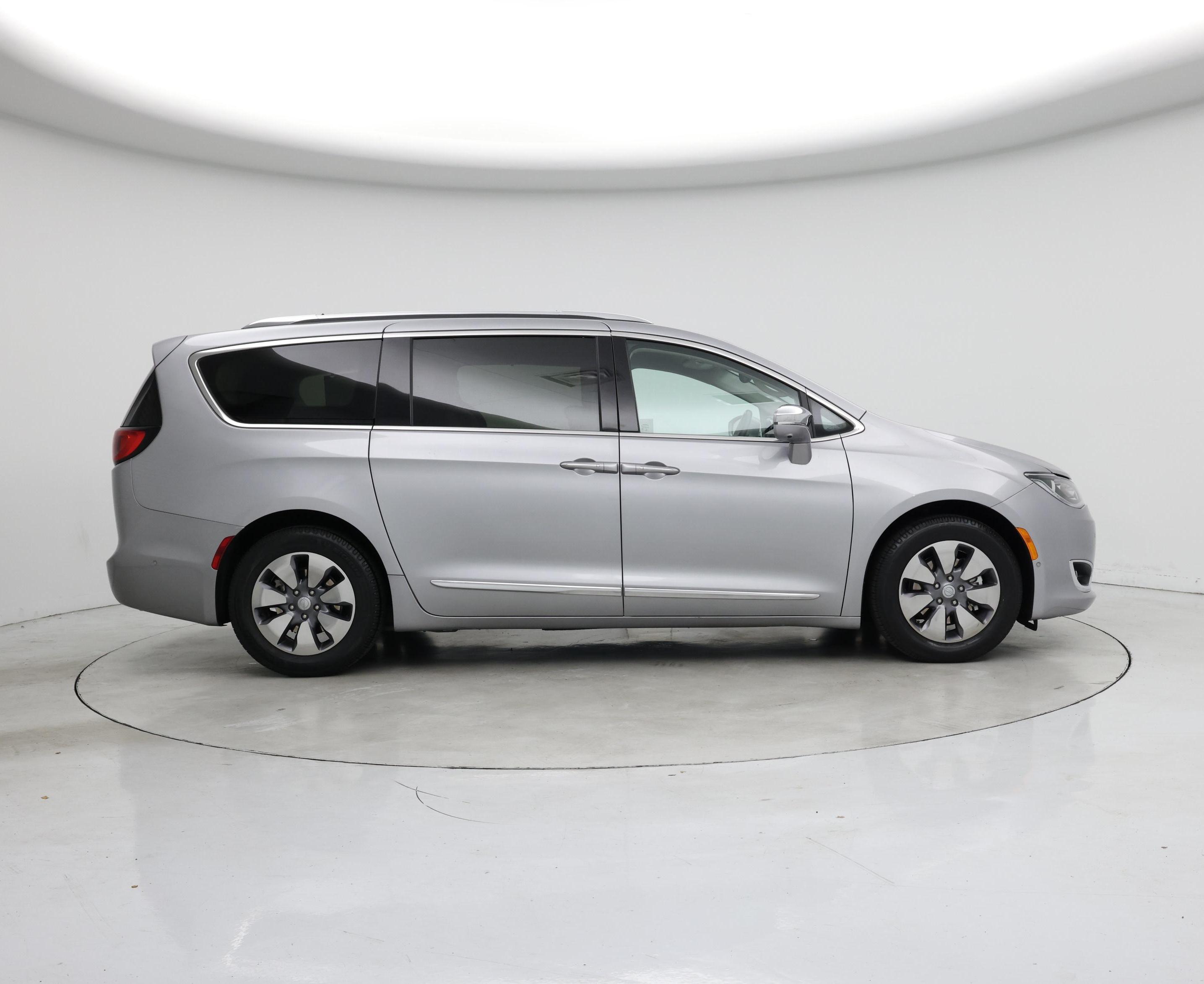 Thumbnail: 2018 Chrysler Pacifica - 7