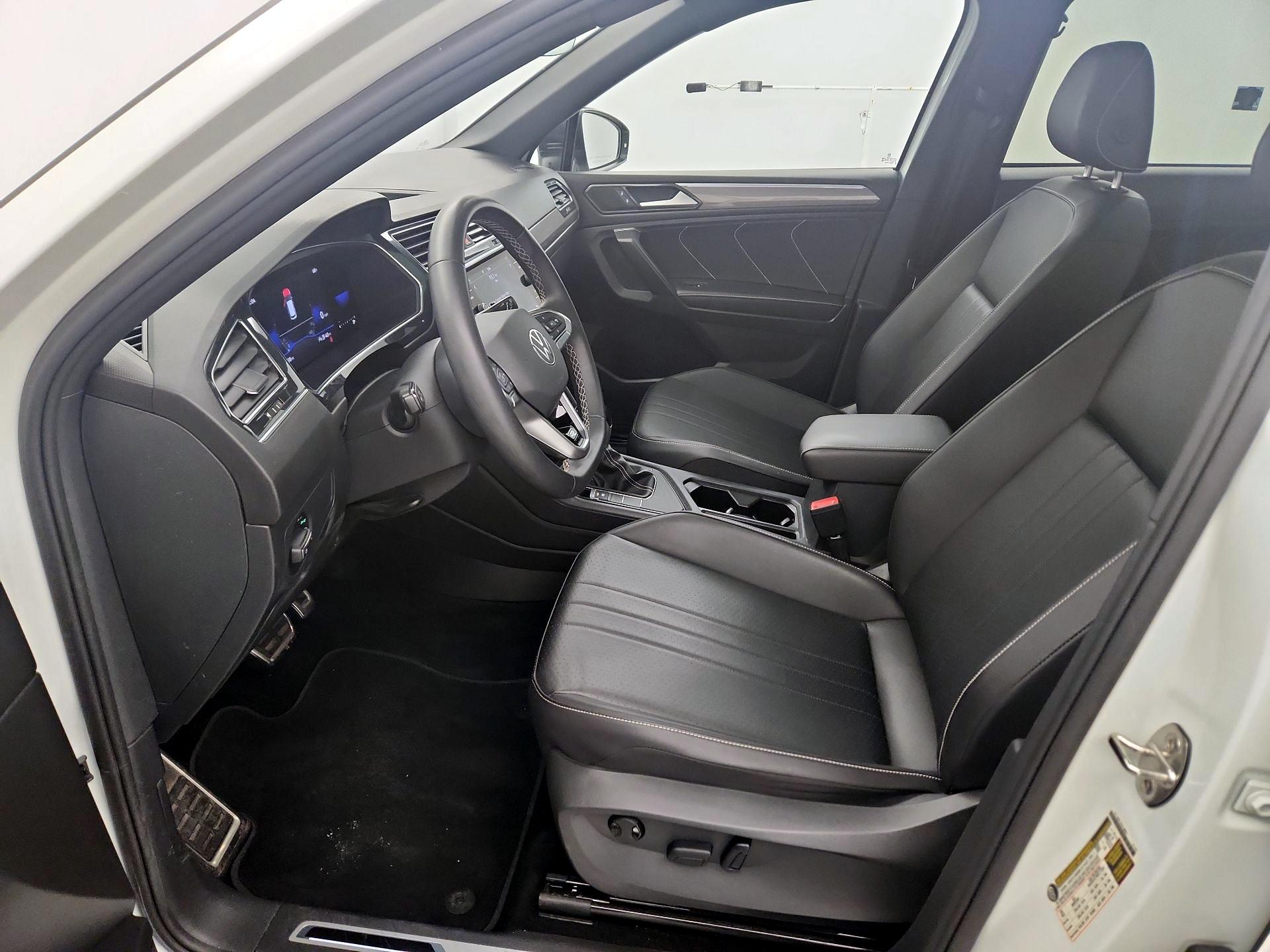 Thumbnail: 2023 Volkswagen Tiguan - 11