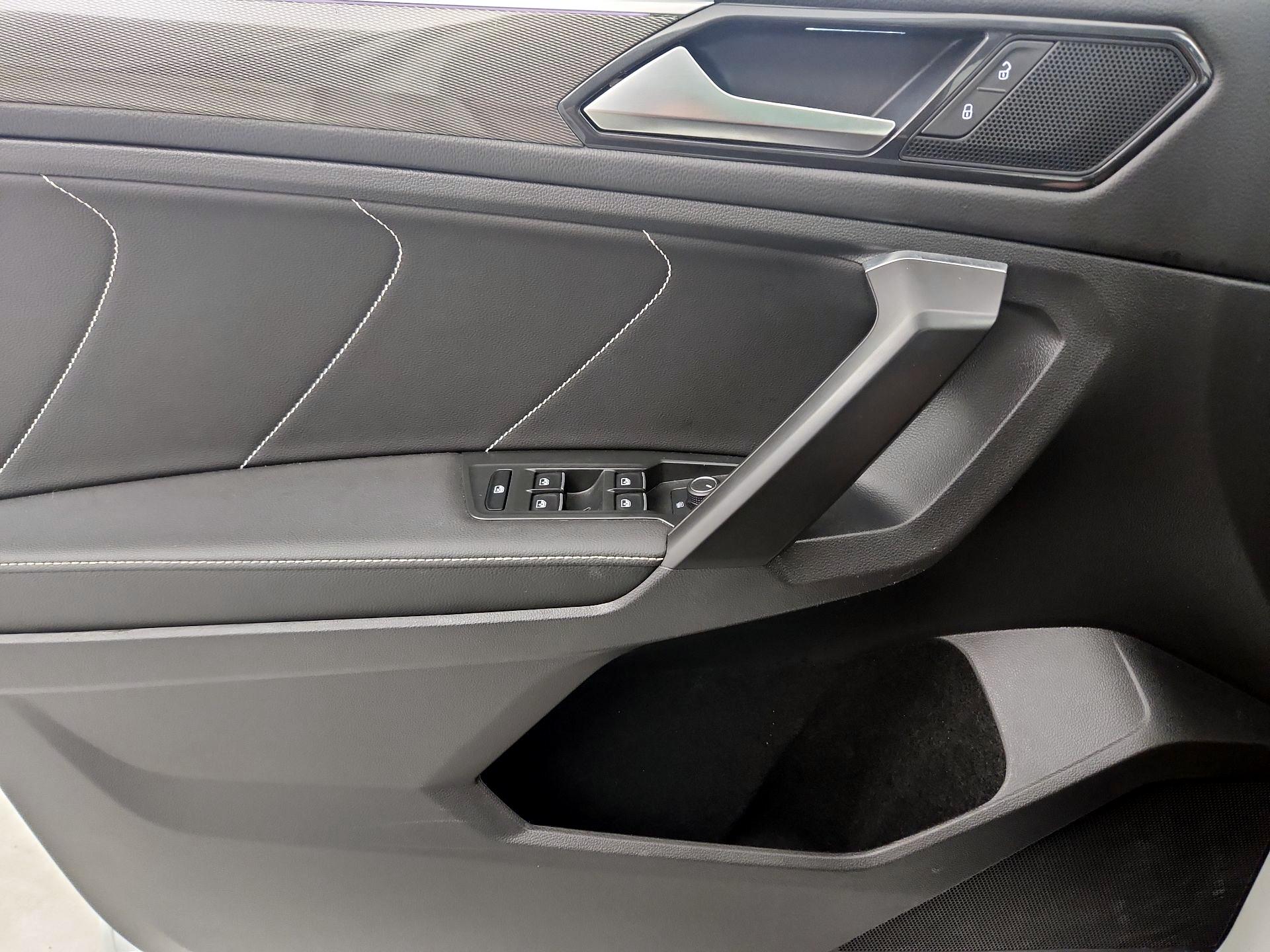 Thumbnail: 2023 Volkswagen Tiguan - 12