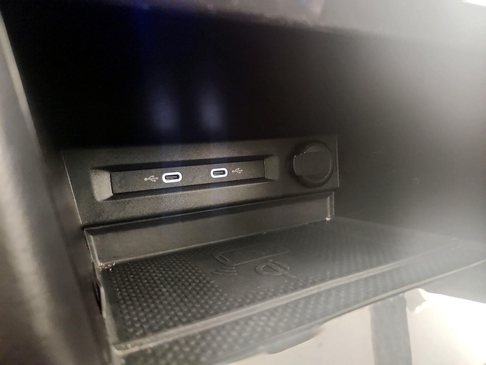 Thumbnail: 2023 Volkswagen Tiguan - 18