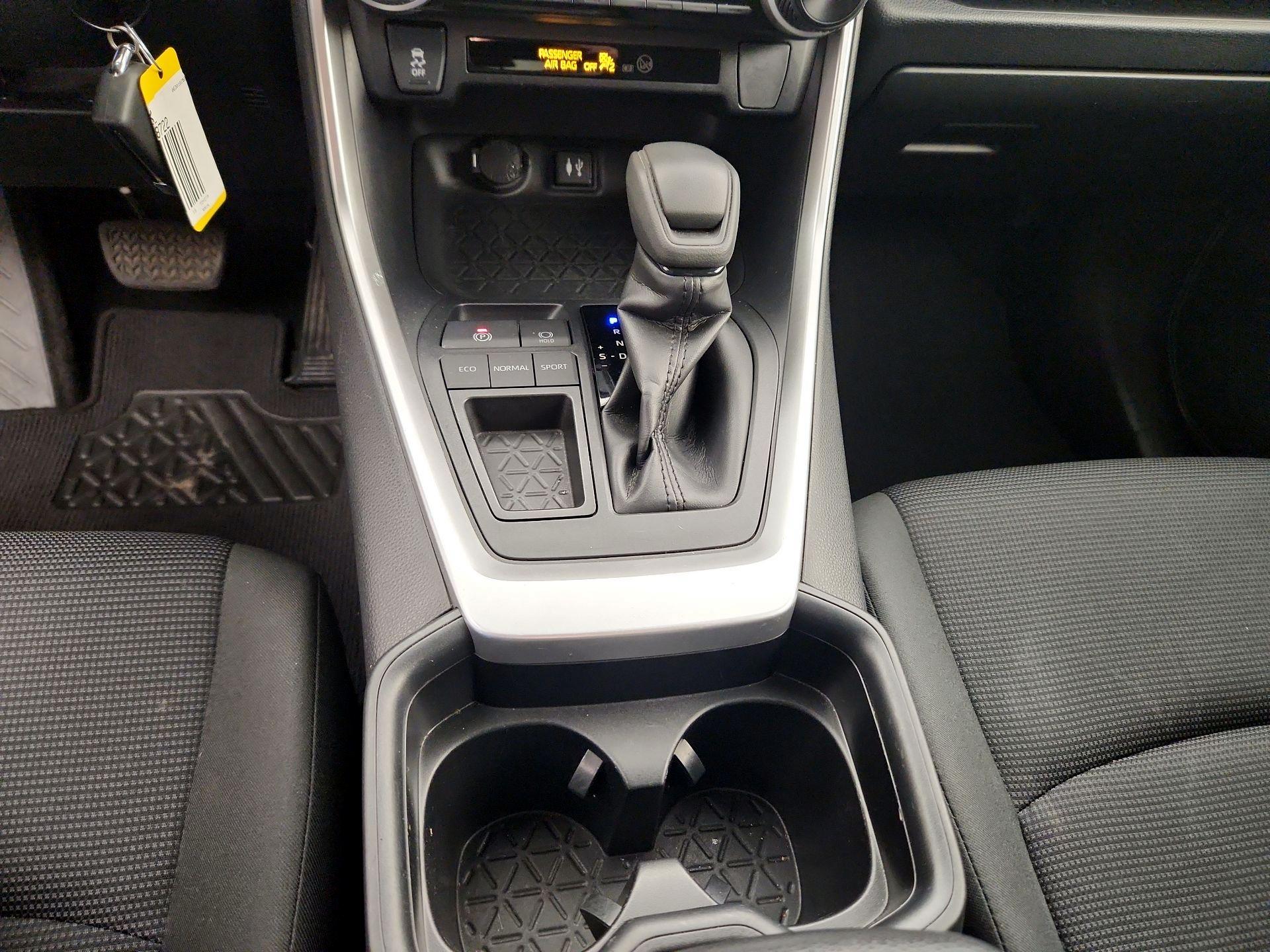 Thumbnail: 2019 Toyota RAV4 - 17