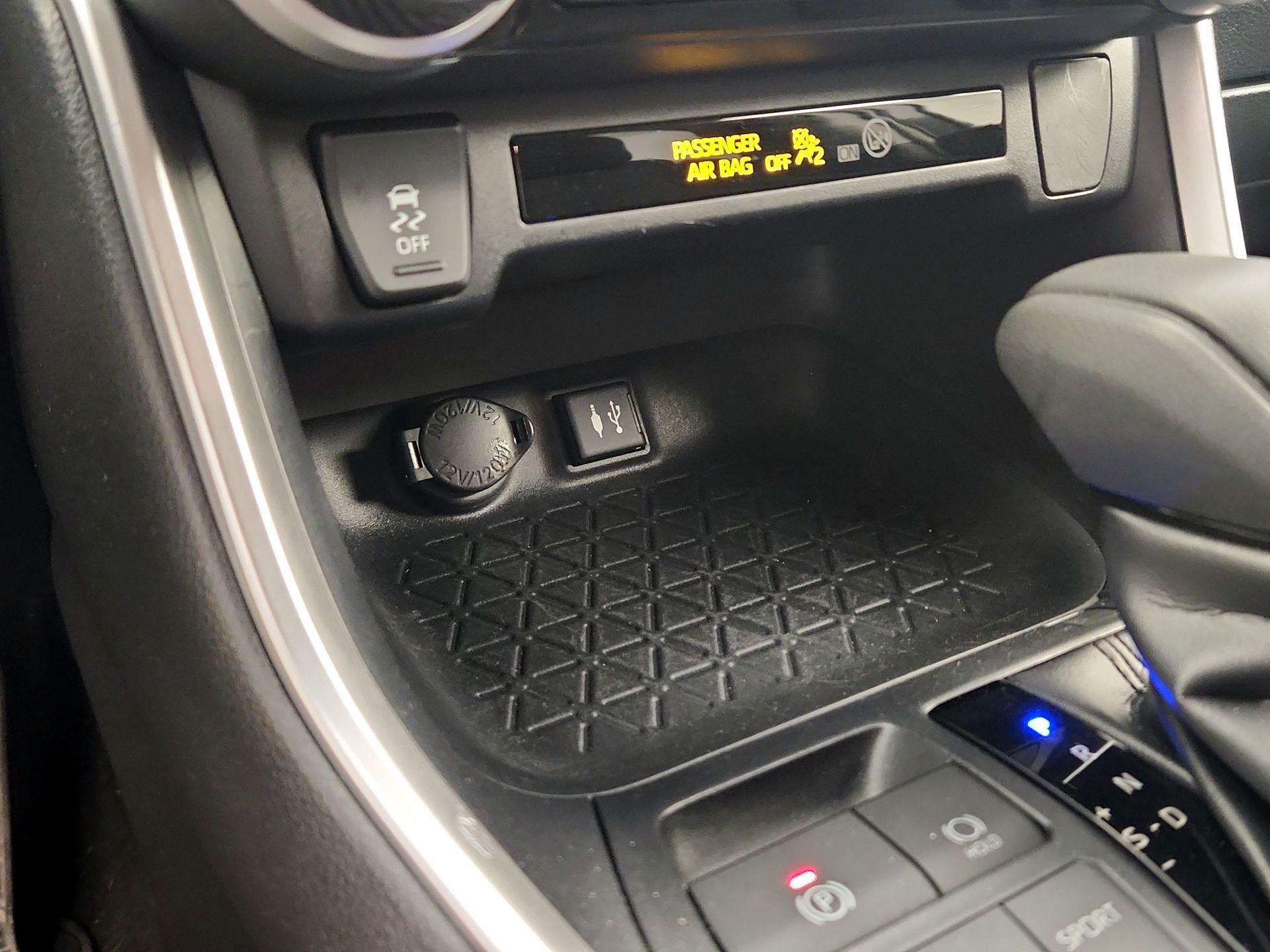 Thumbnail: 2019 Toyota RAV4 - 18