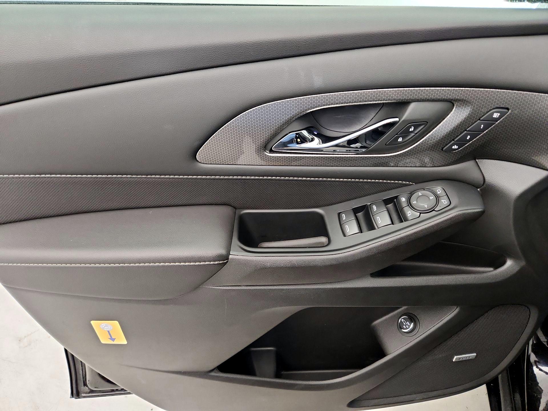 Thumbnail: 2023 Chevrolet Traverse - 12