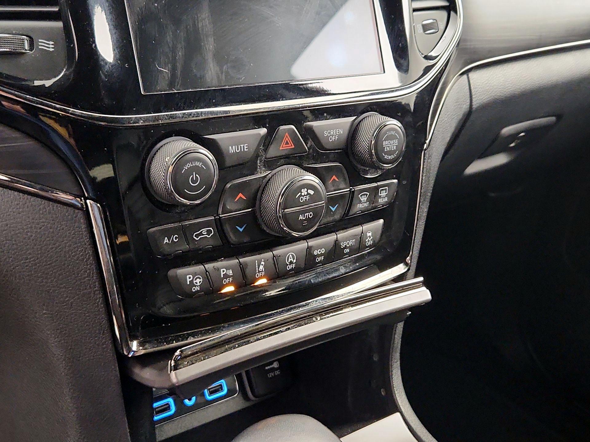 Thumbnail: 2020 Jeep Grand Cherokee - 17