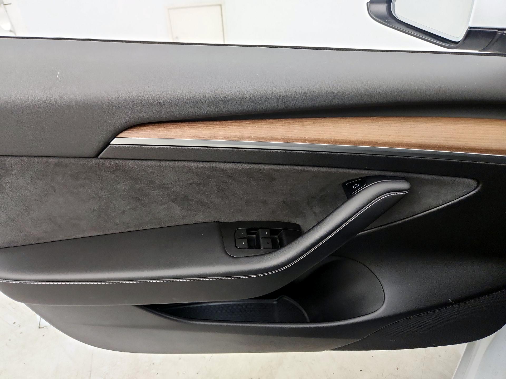 Thumbnail: 2022 Tesla Model 3 - 12