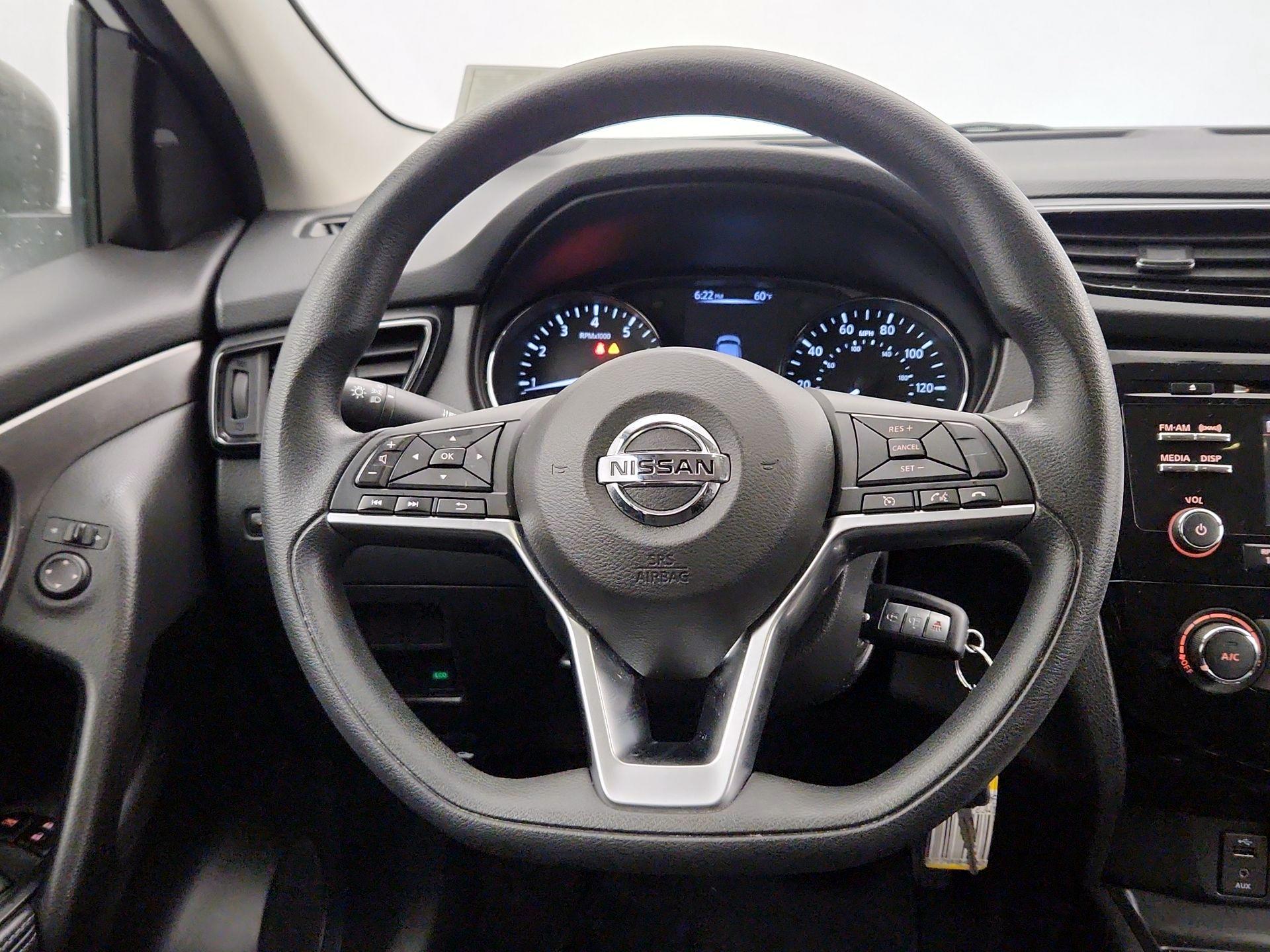 Thumbnail: 2018 Nissan Rogue Sport - 10