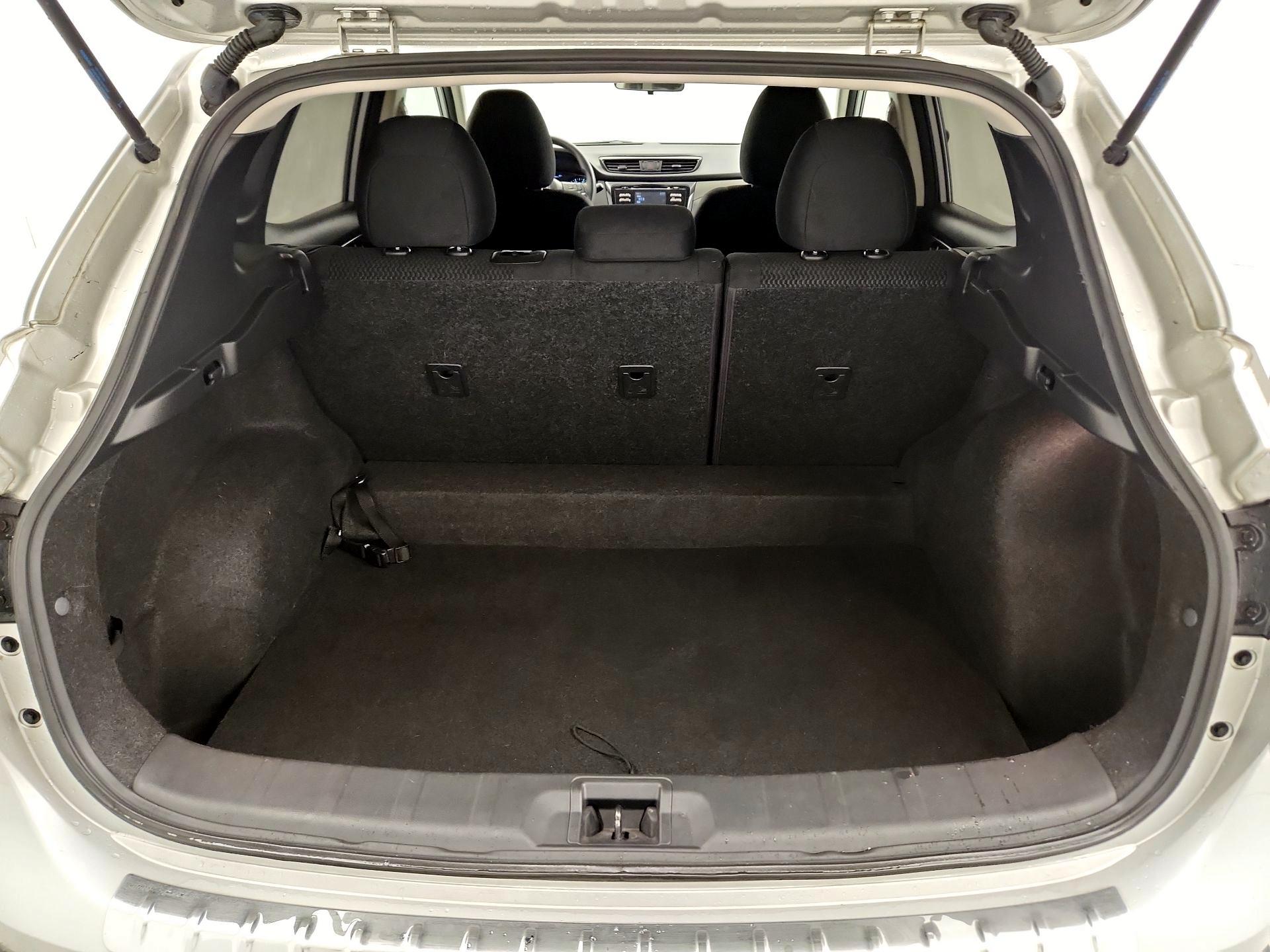 Thumbnail: 2018 Nissan Rogue Sport - 20