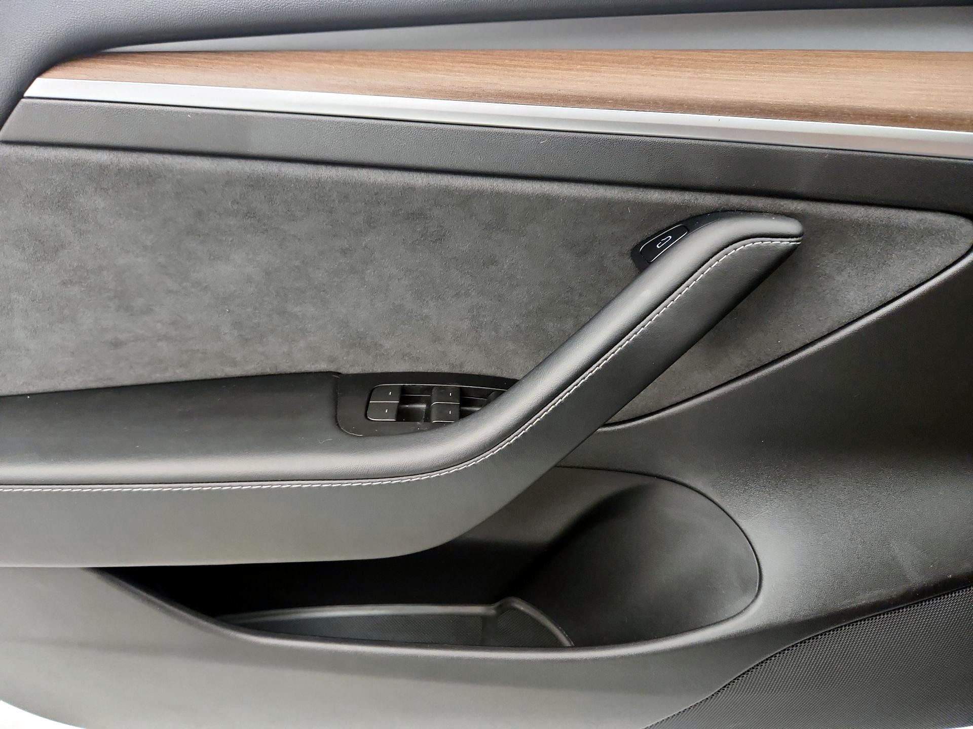 Thumbnail: 2022 Tesla Model 3 - 12