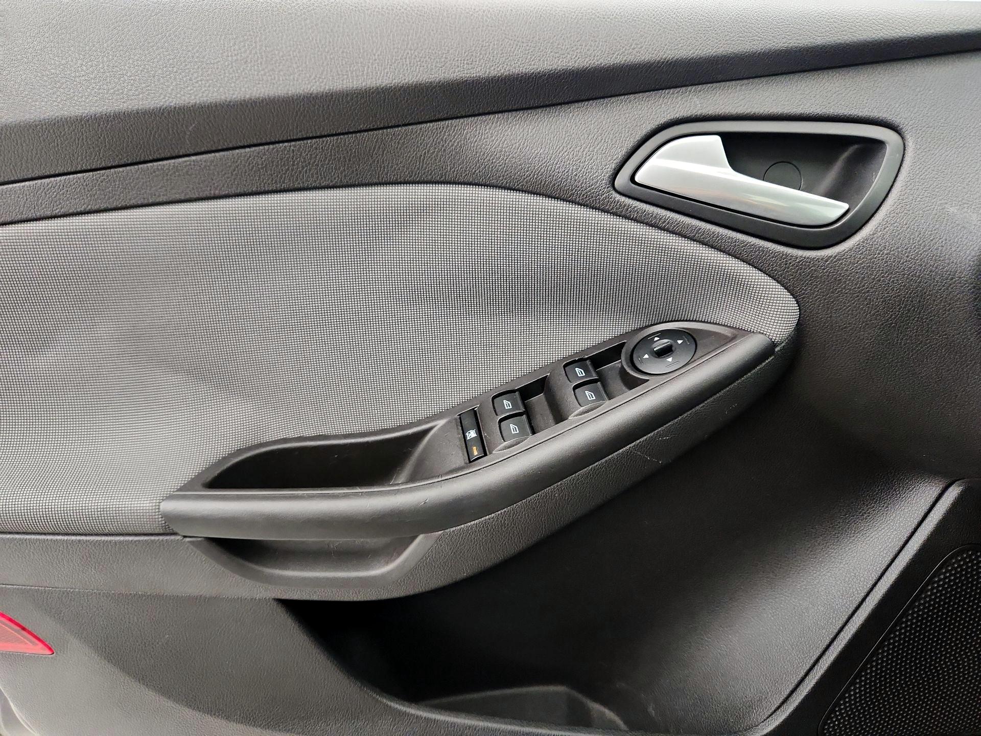 Thumbnail: 2014 Ford Focus - 12