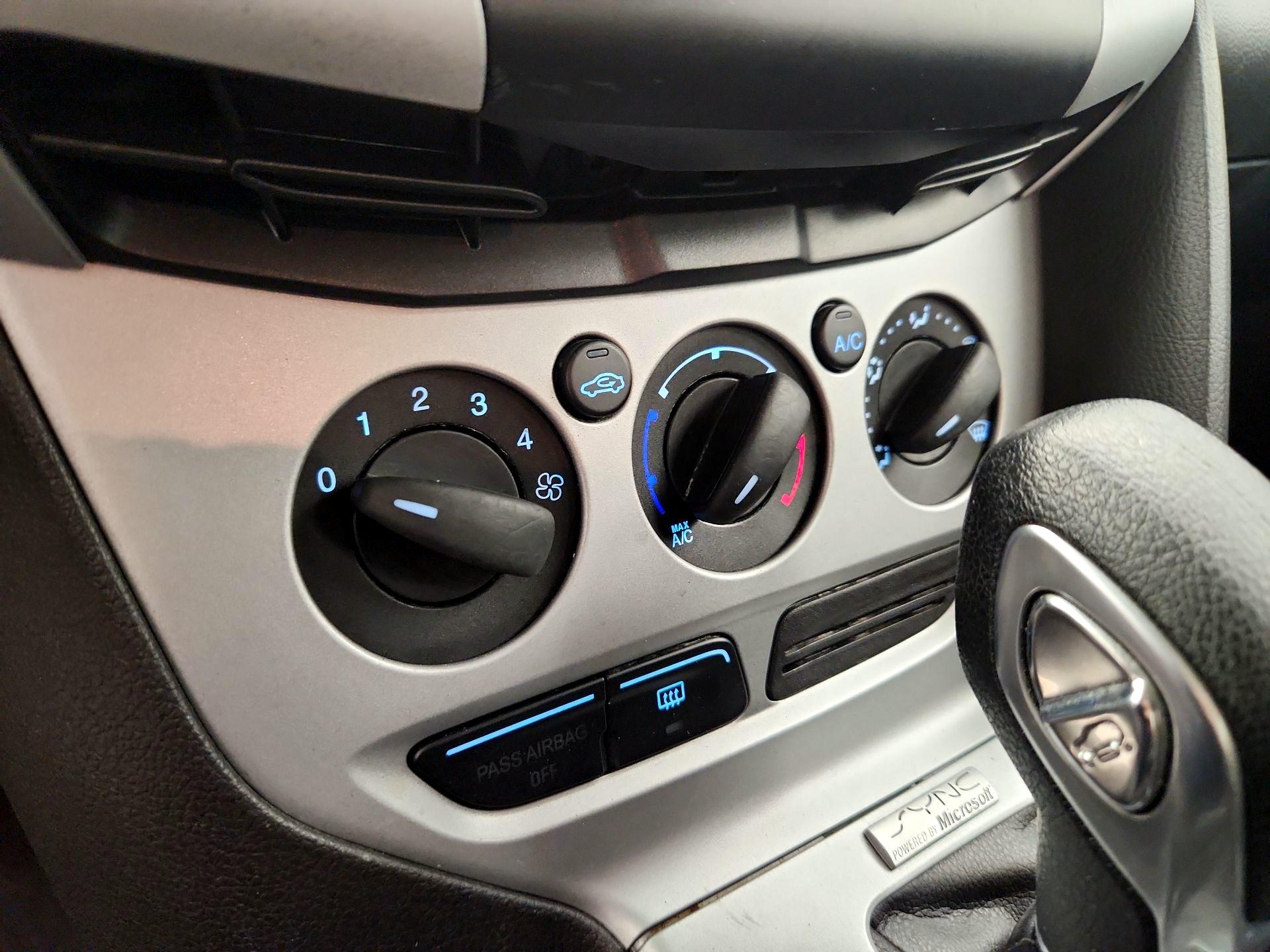 Thumbnail: 2014 Ford Focus - 15