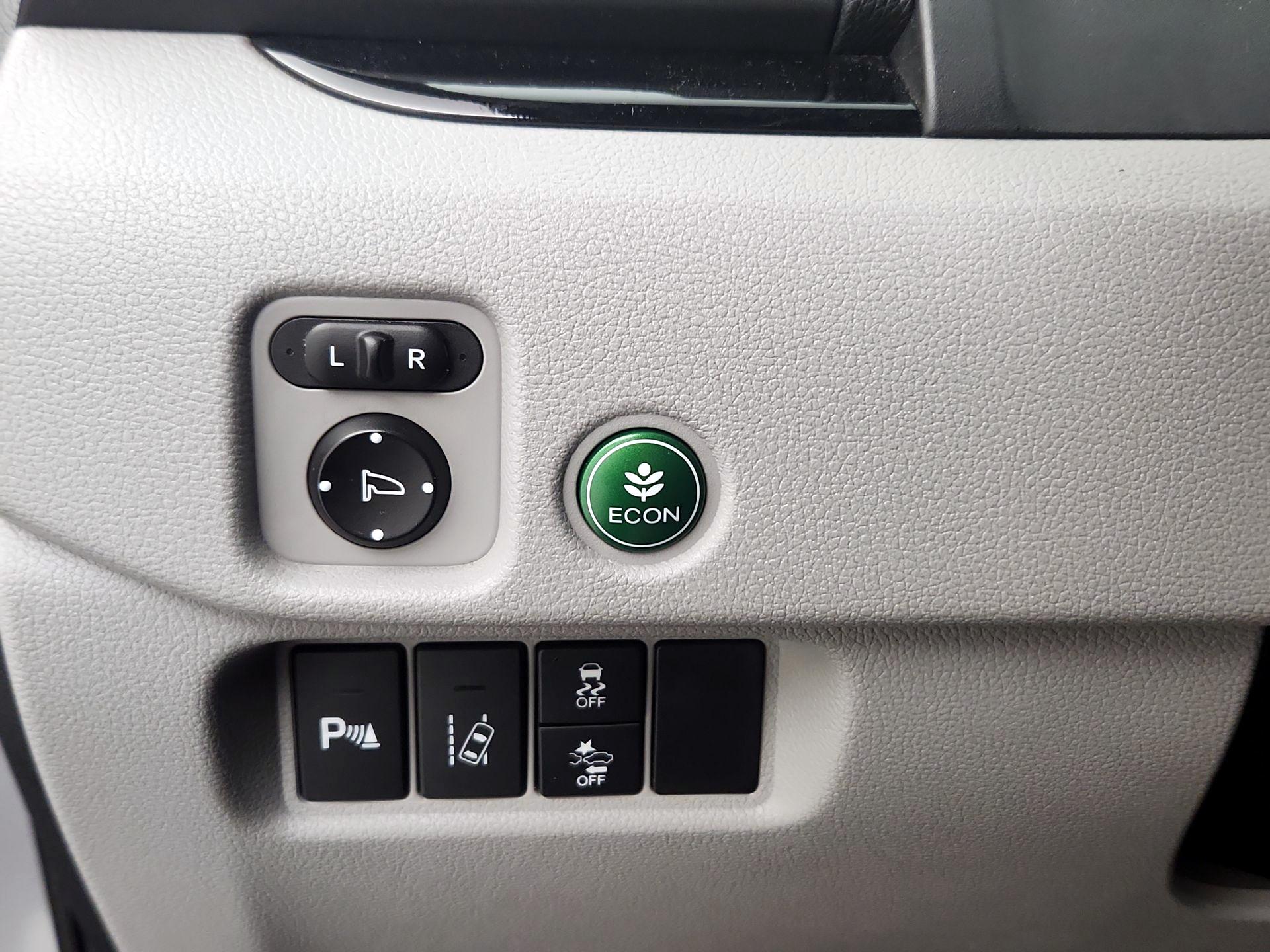 Thumbnail: 2016 Honda Pilot - 13