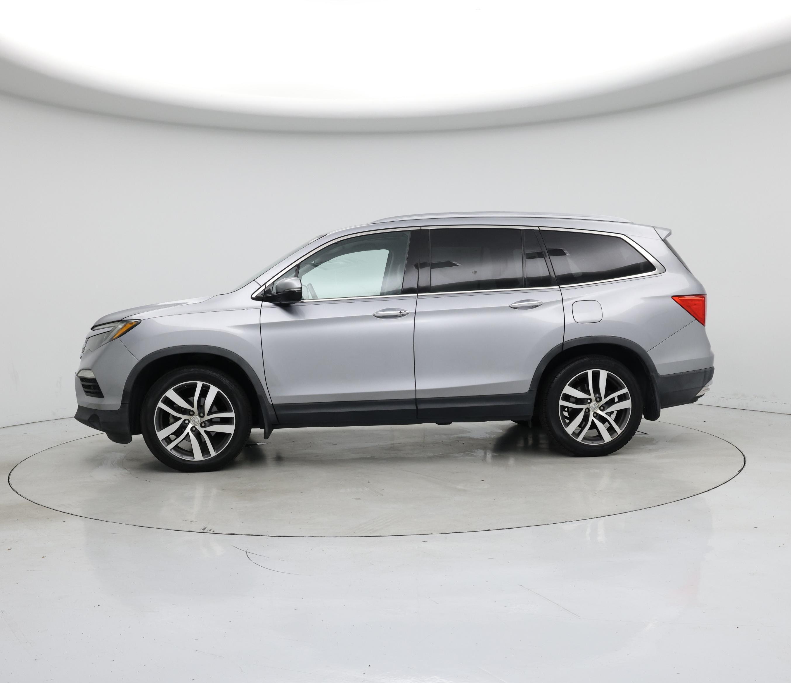 Thumbnail: 2016 Honda Pilot - 3