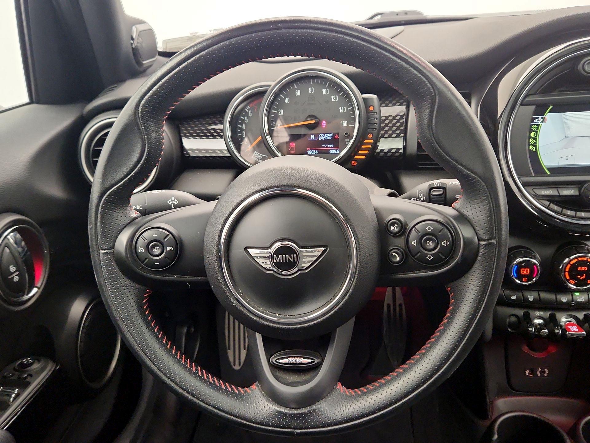 Thumbnail: 2015 MINI Cooper Hardtop - 10