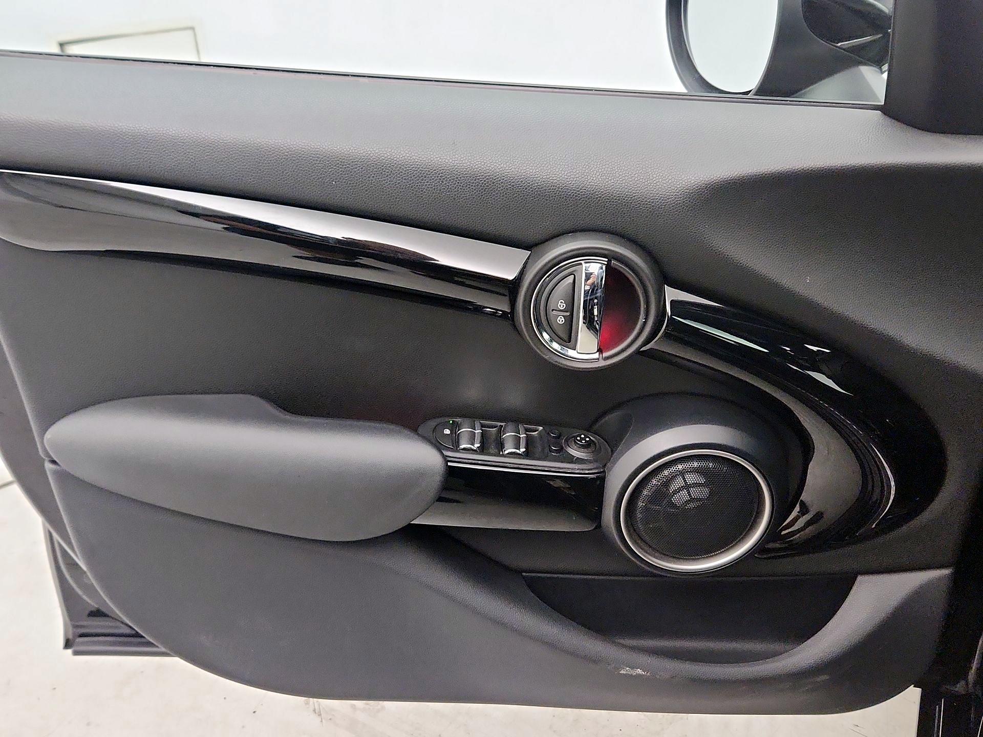 Thumbnail: 2015 MINI Cooper Hardtop - 12